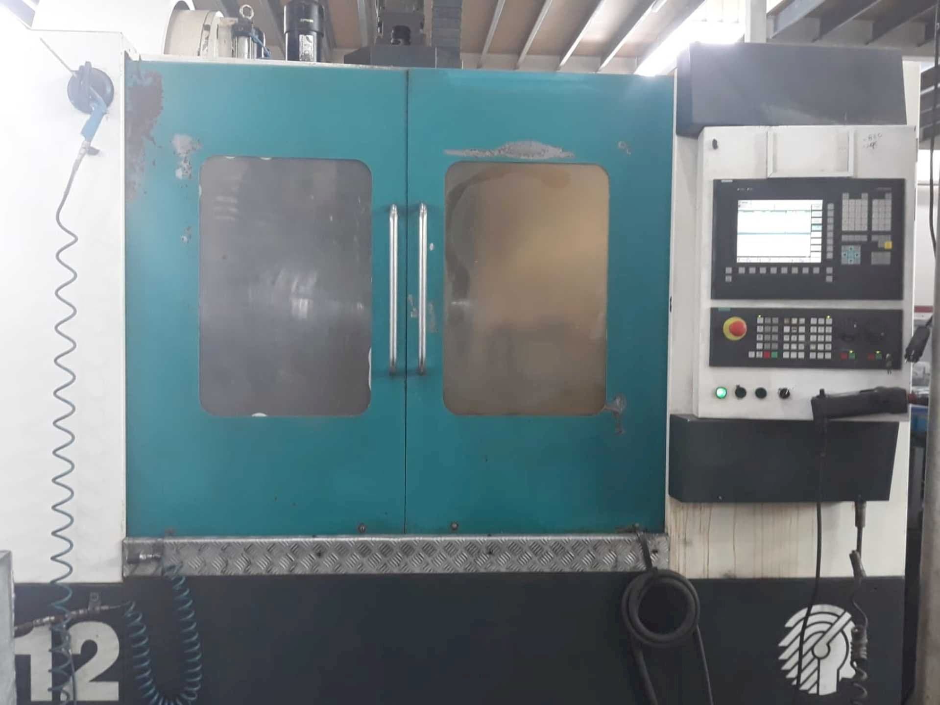 Vista frontale della macchina Huron VX12