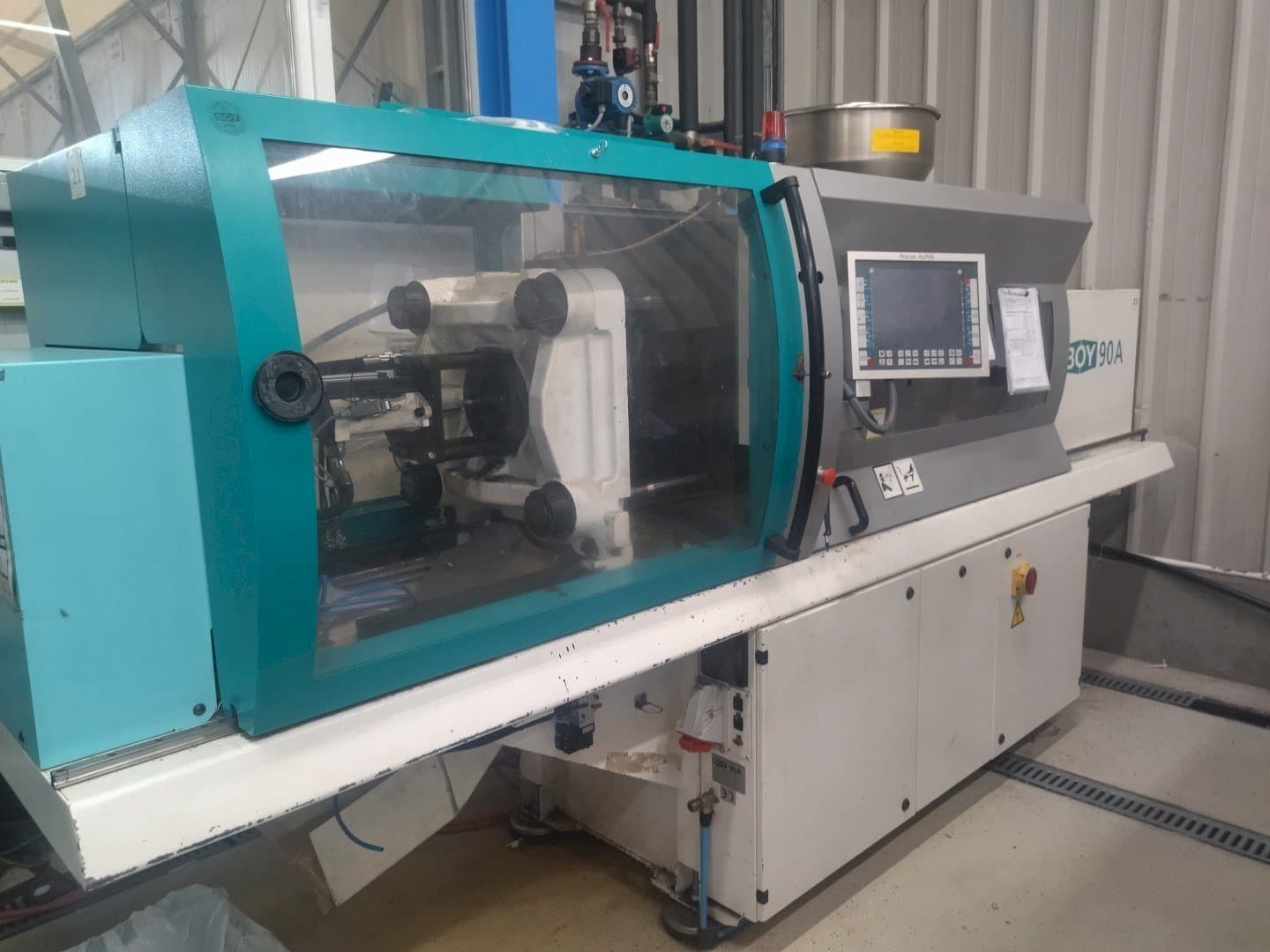 Vista frontale della macchina BOY 90A