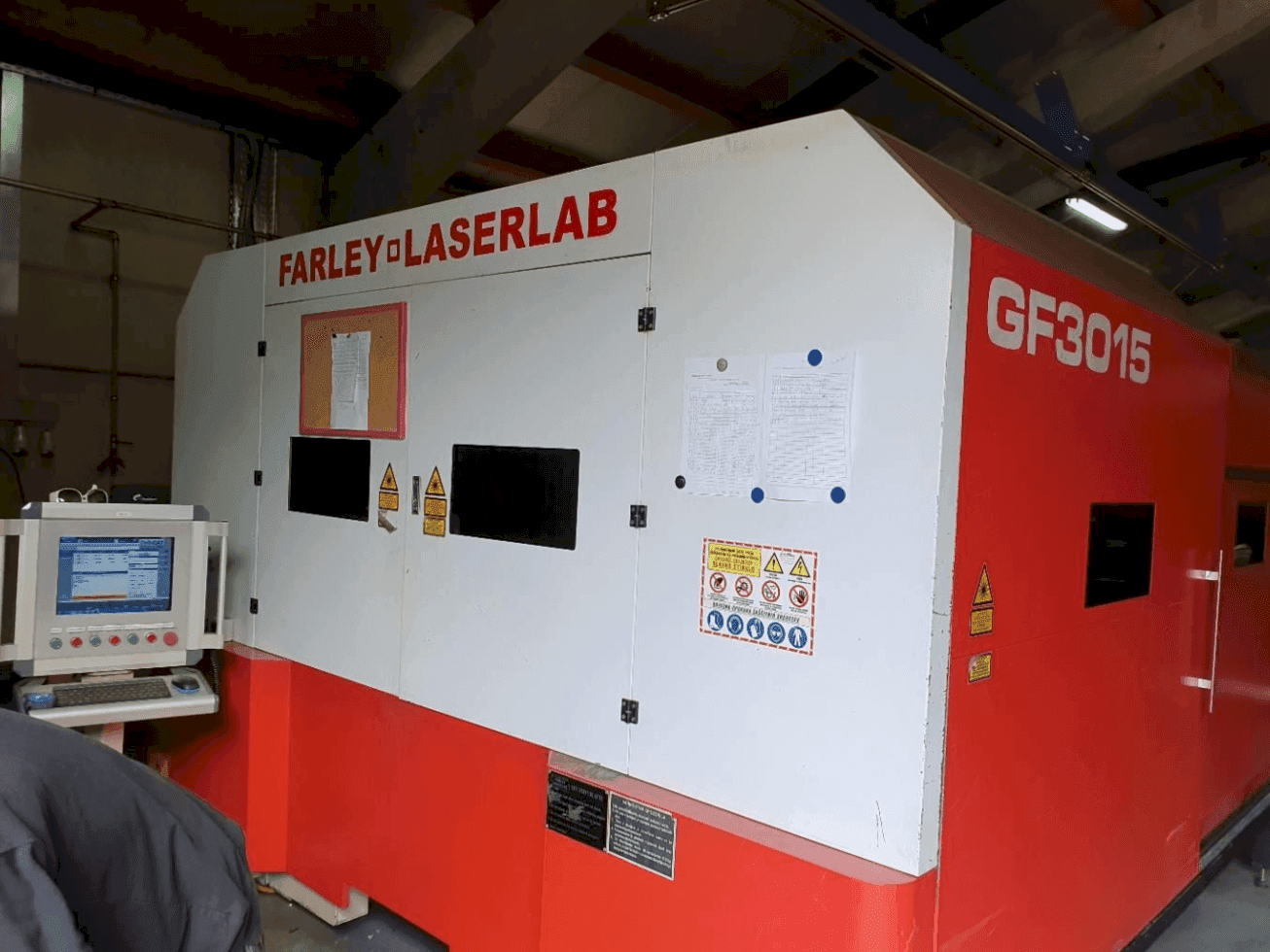Vista frontale della macchina Farley Laserlab Ht Gf 3015 Fiber