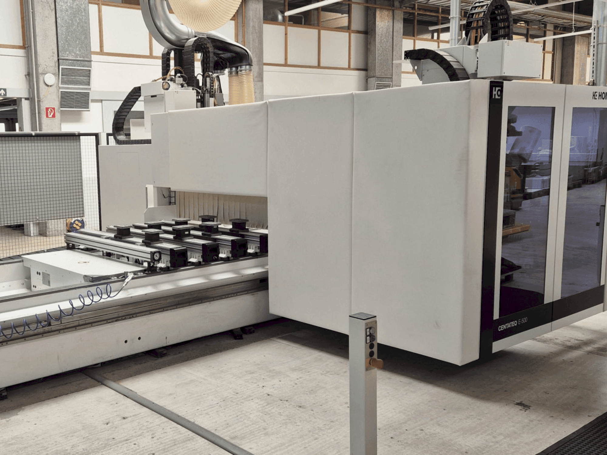 Vista frontale della macchina HOMAG CENTATEQ E-500