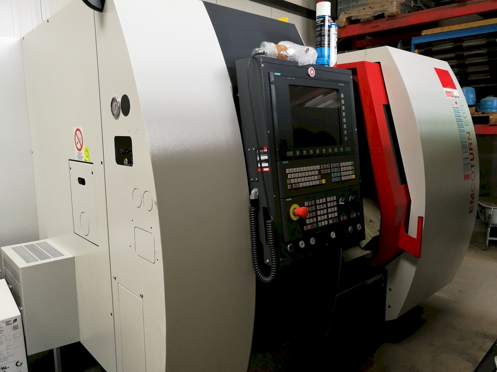 Vista frontale della macchina EMCO Emcoturn E65