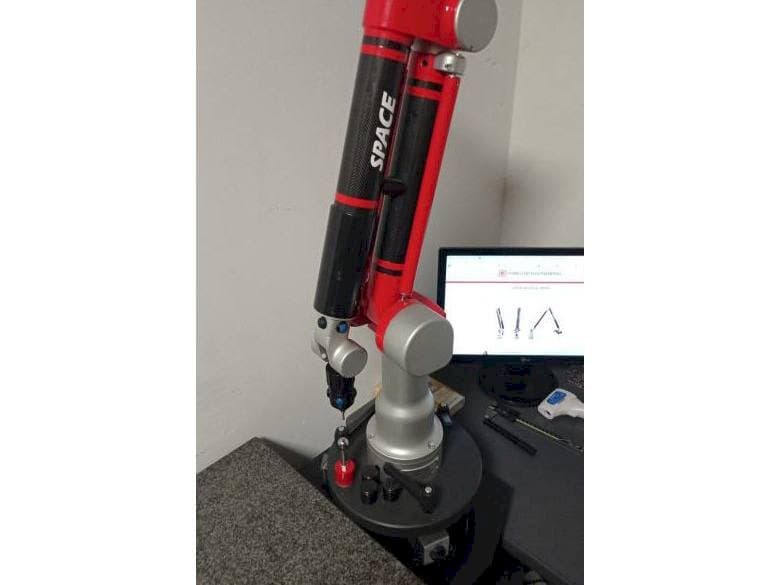 Vista frontale della macchina Tomelleri Engineering Space - 6 Axes