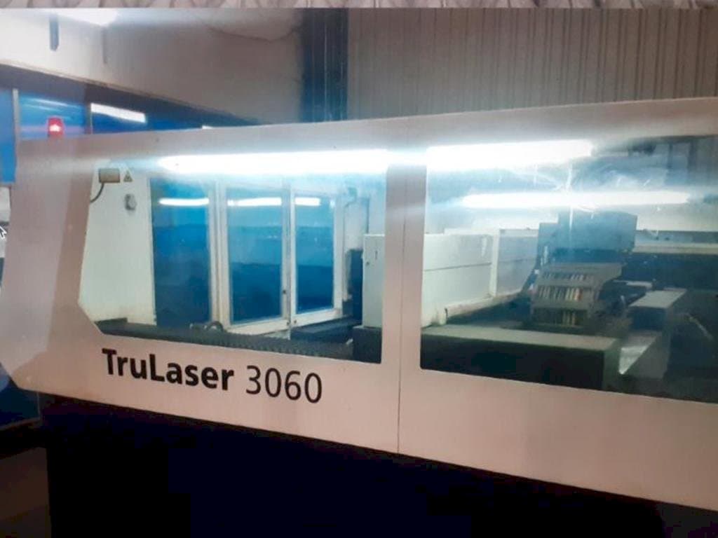 Vista frontale della macchina Trumpf Trulaser 3060