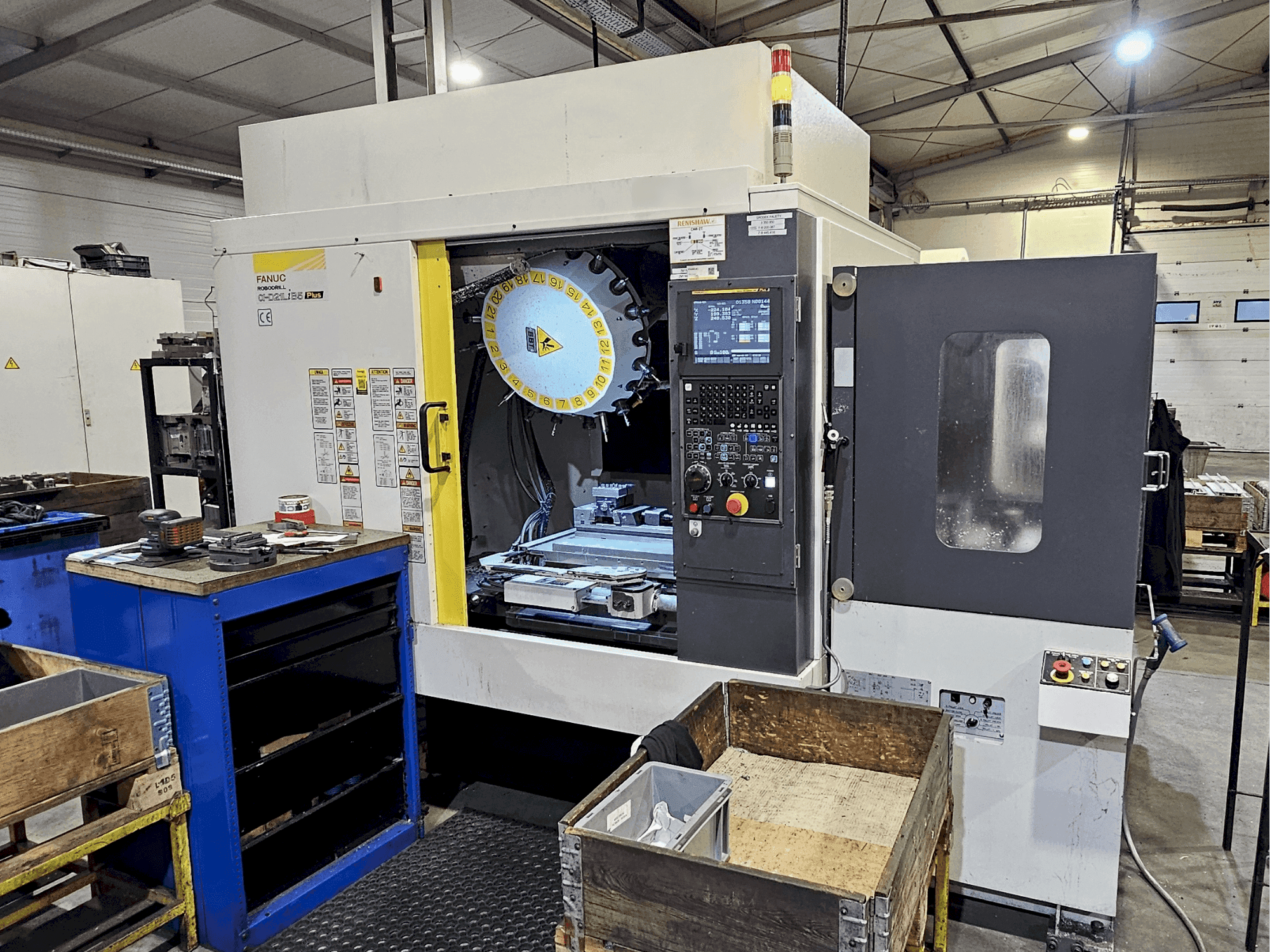 Vista frontale della macchina FANUC Robodrill α-D21L iB 5 Plus