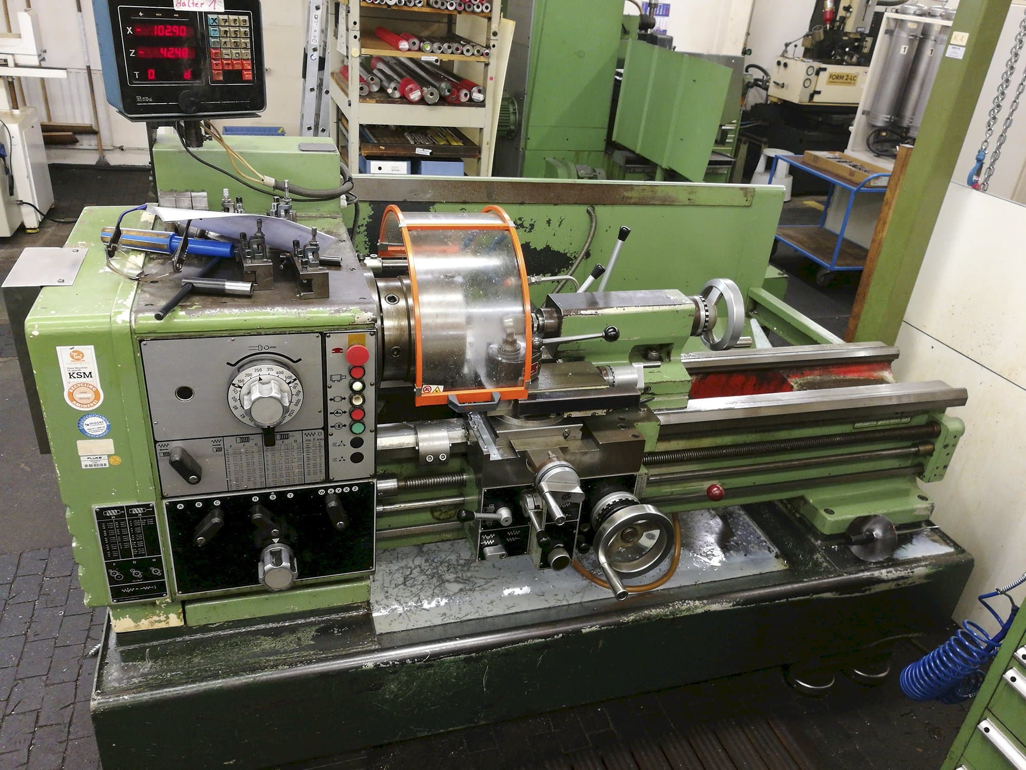 Vista frontale della macchina Harrison M400