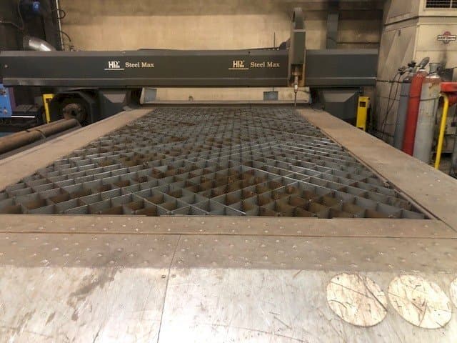 Vista frontale della macchina Hypertherm HPm Steel Max HPR130