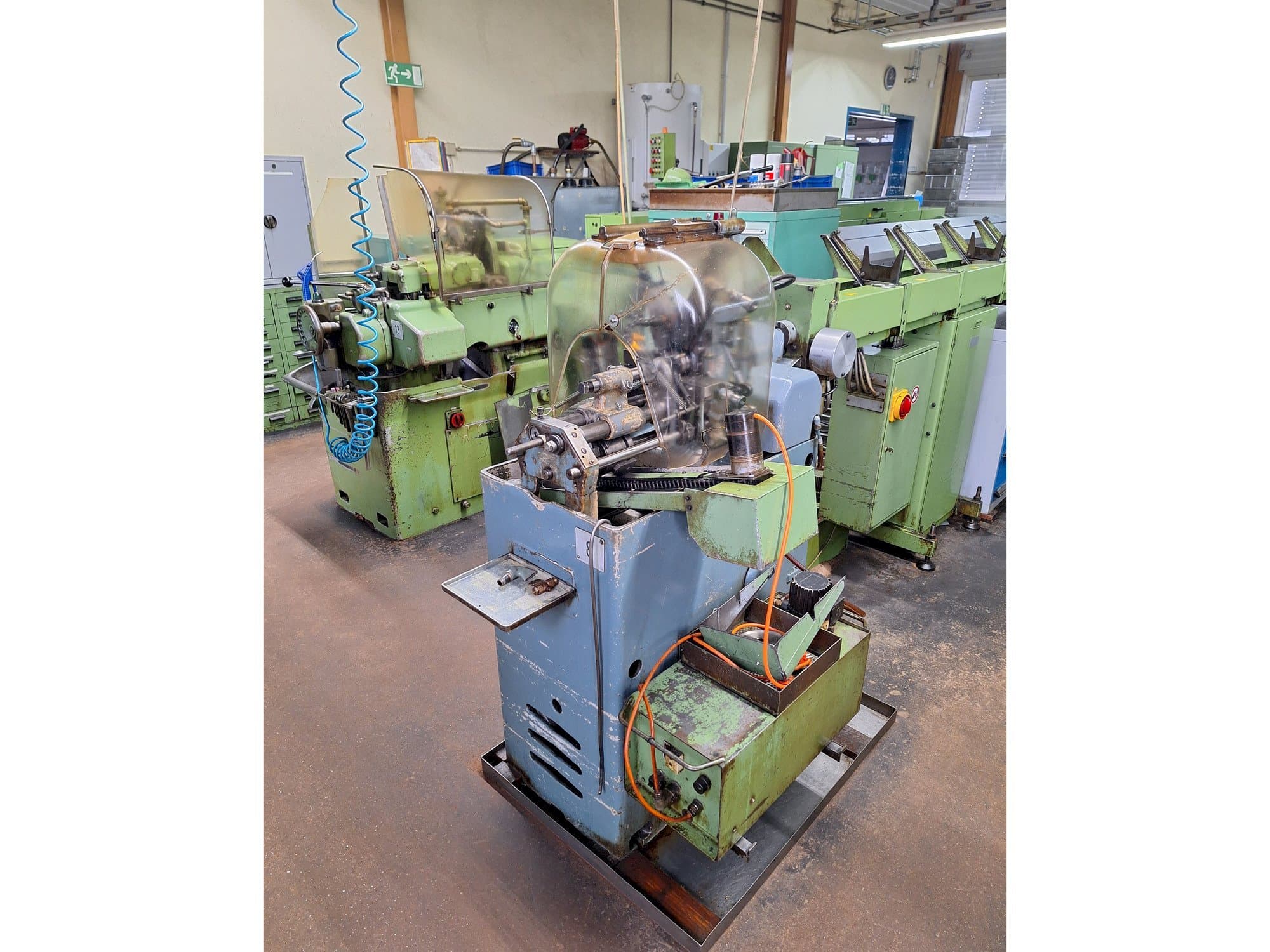 Vista laterale sinistra della macchina TRAUB A25