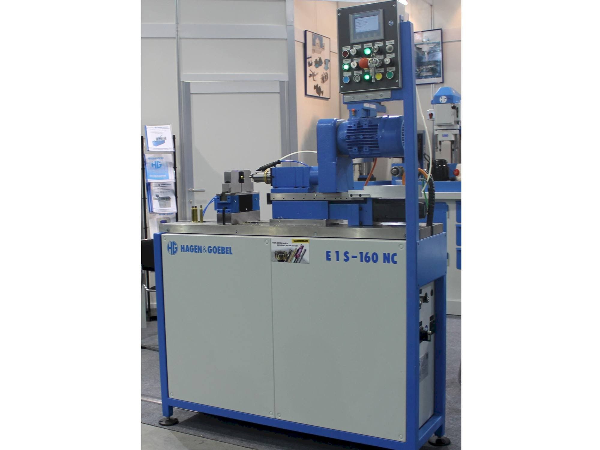 Vista frontale della macchina HAGEN&GOEBEL E 1 S – 160 NC