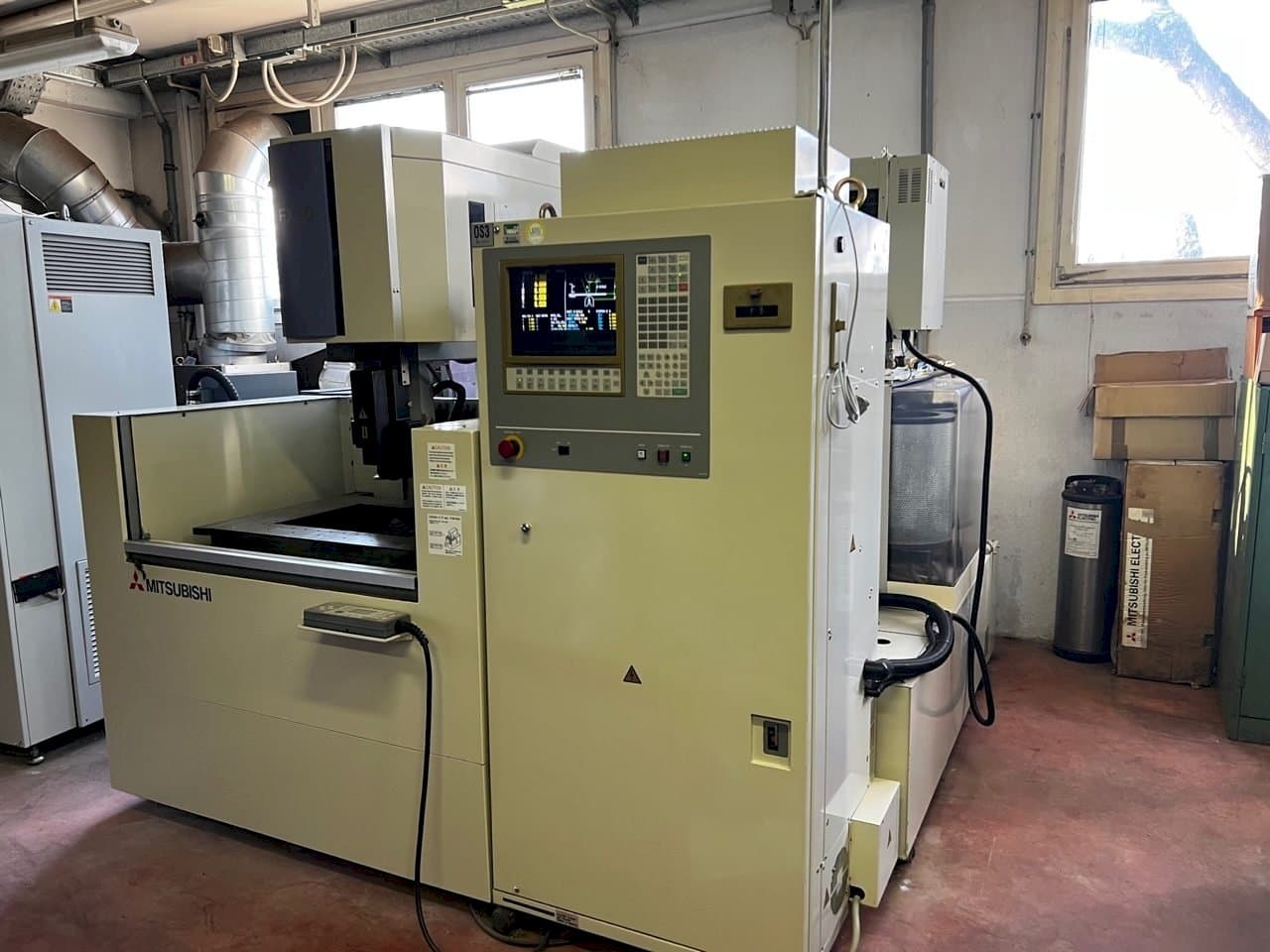 Vista frontale della macchina Mitsubishi fx 20