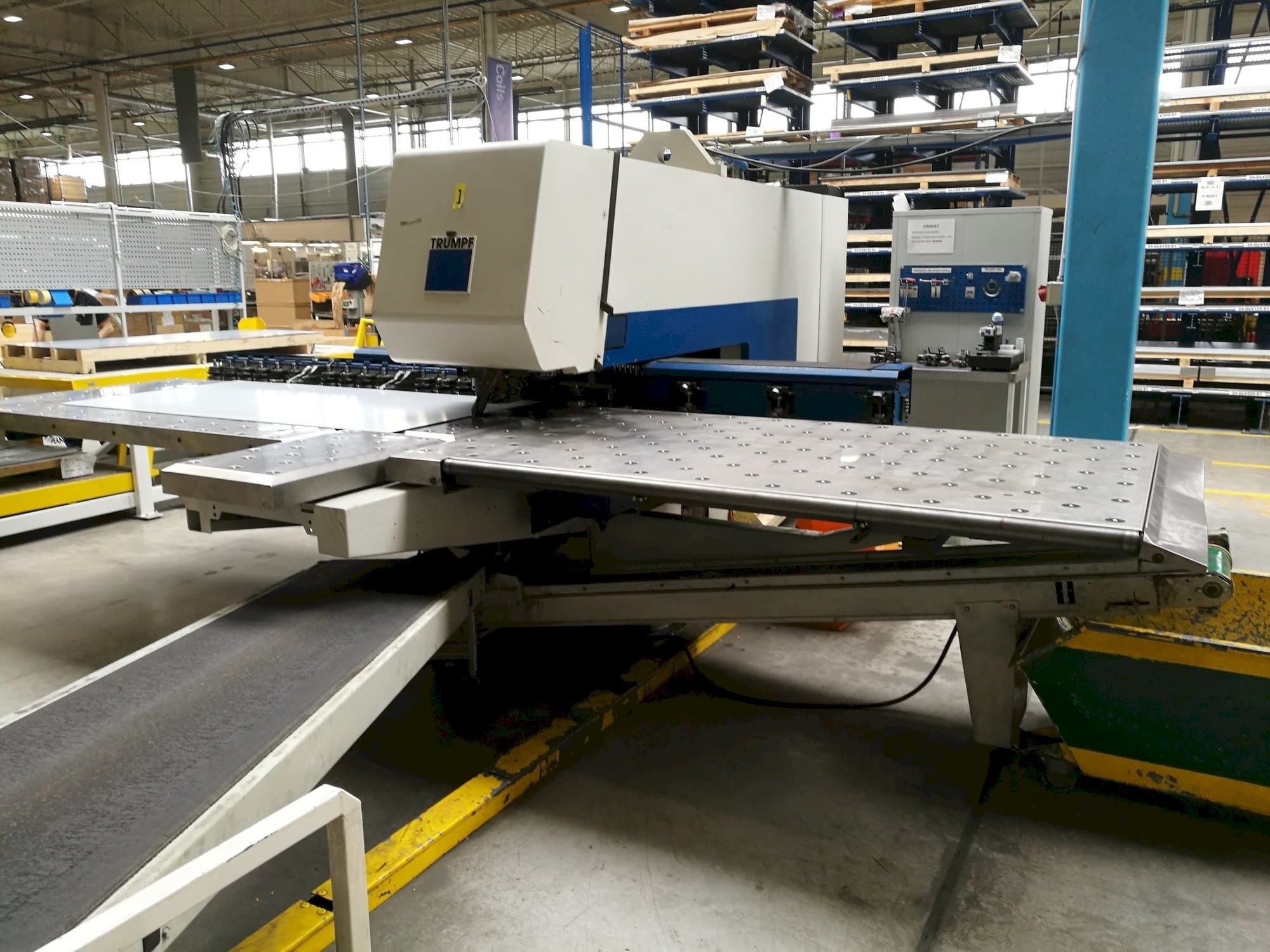 Vista frontale della macchina Trumpf Trumatic 500