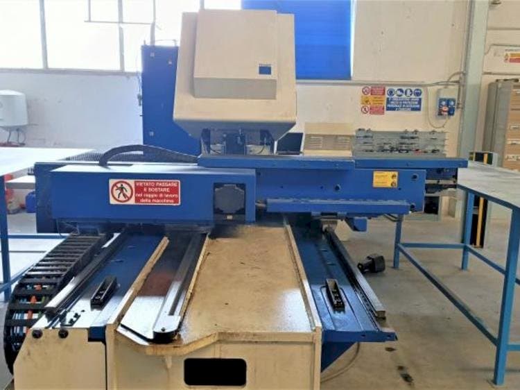 Vista frontale della macchina Trumpf rumatic 2000R