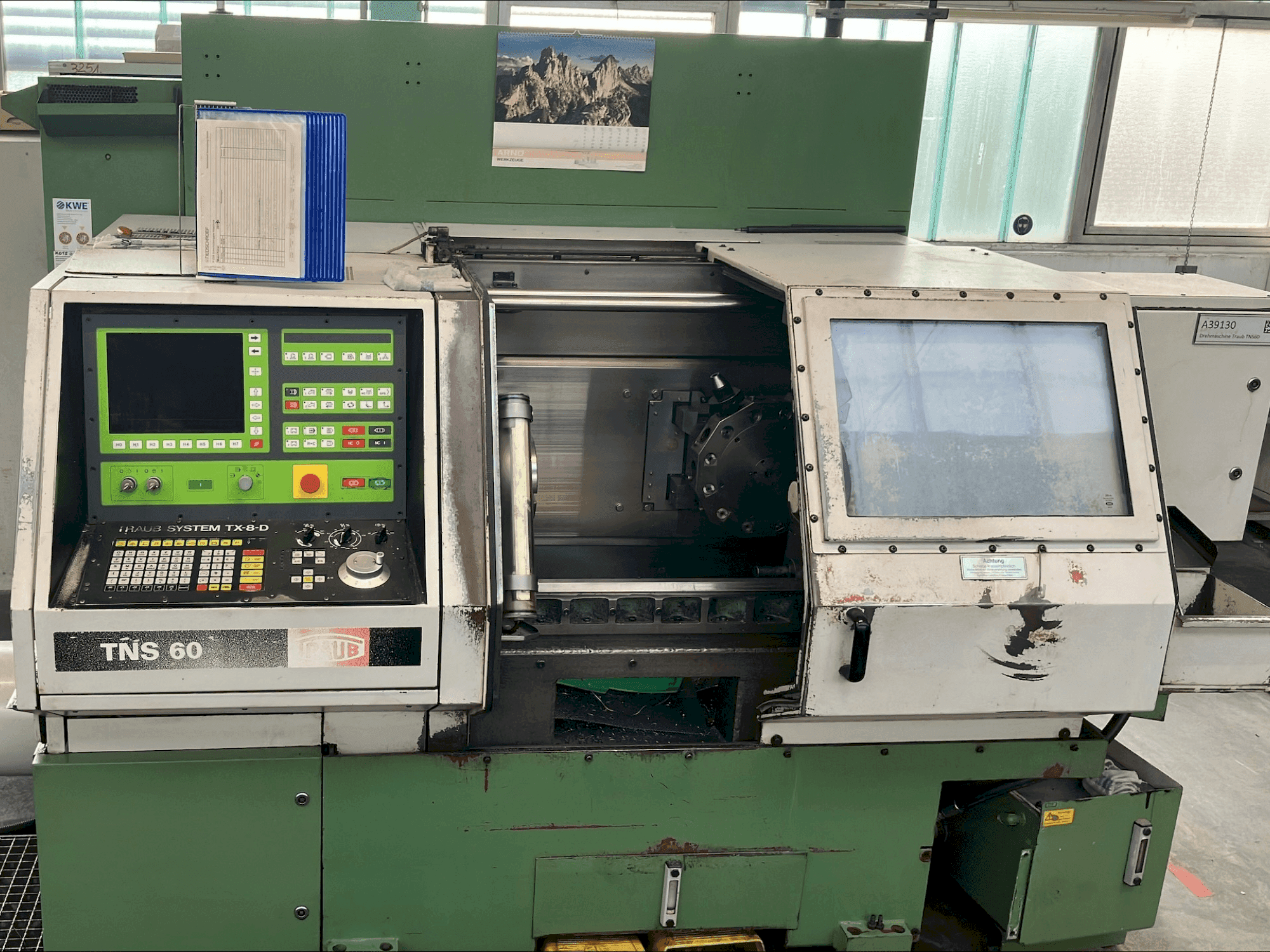 Vista frontale della macchina TRAUB TNS 60