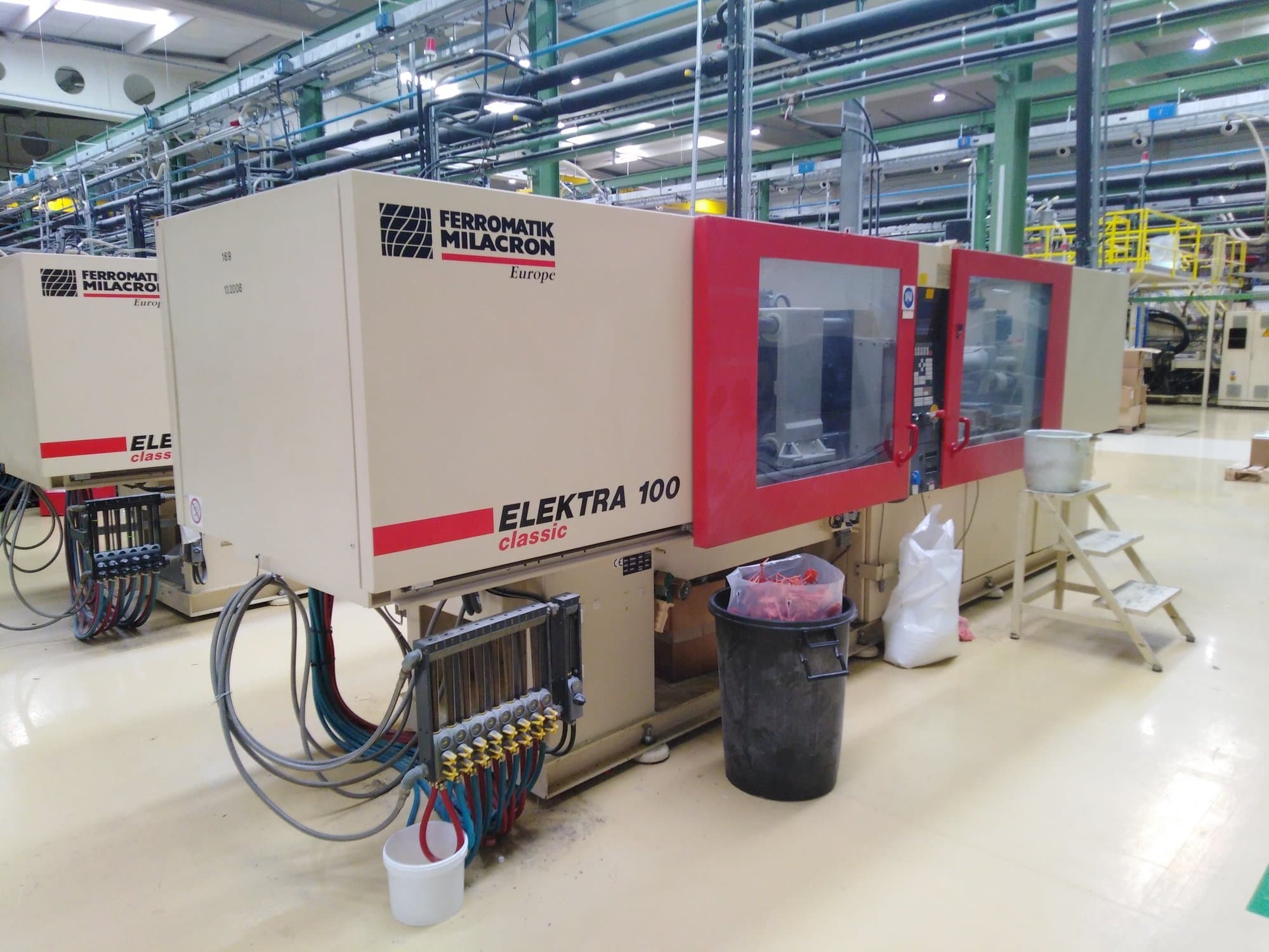 Vista frontale della macchina Ferromatik Electra 100