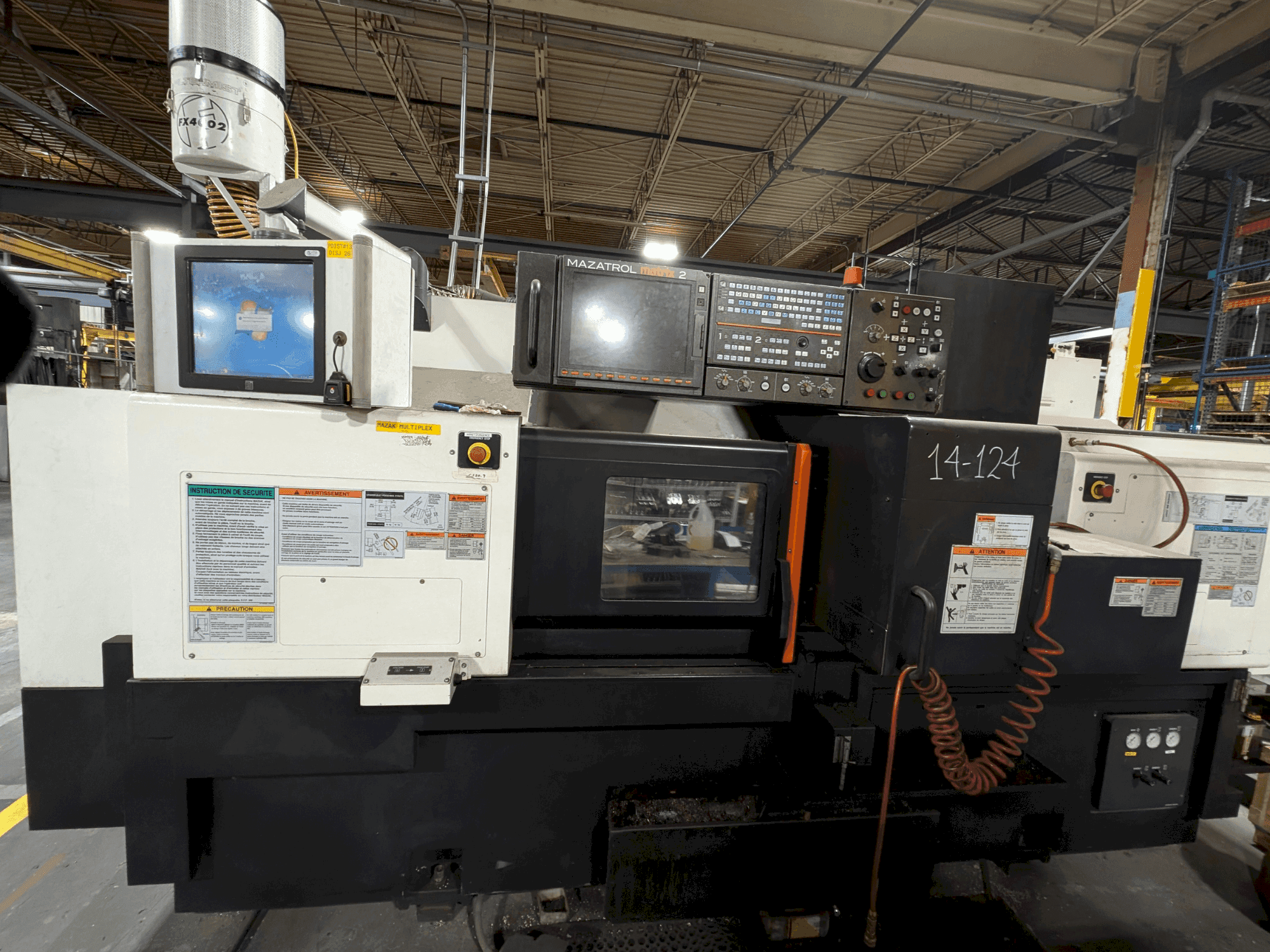 Vista frontale della macchina Mazak Multiplex 6300-II Y