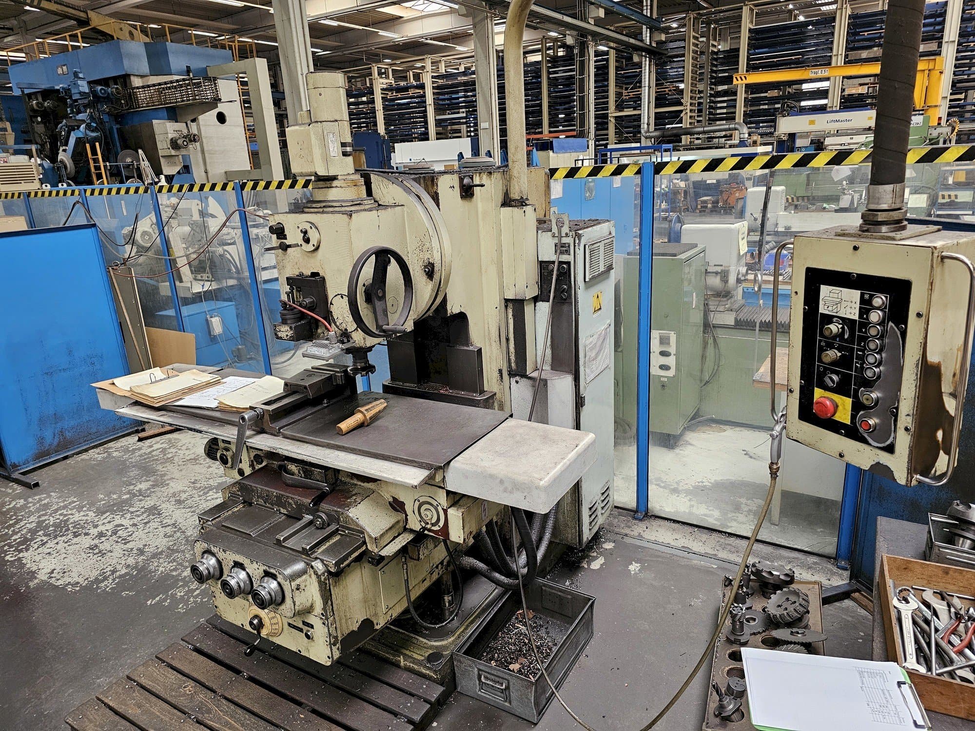 Vista frontale della macchina VEB FSS 400/E