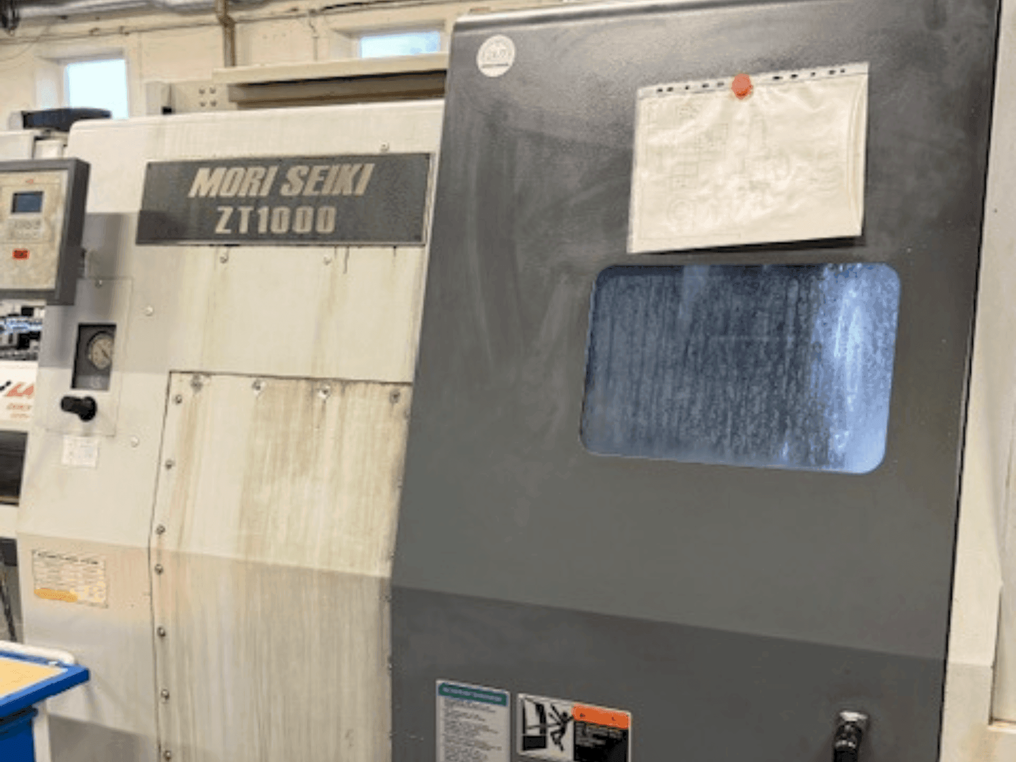 Vista frontale della macchina MORI SEIKI ZT1000Y