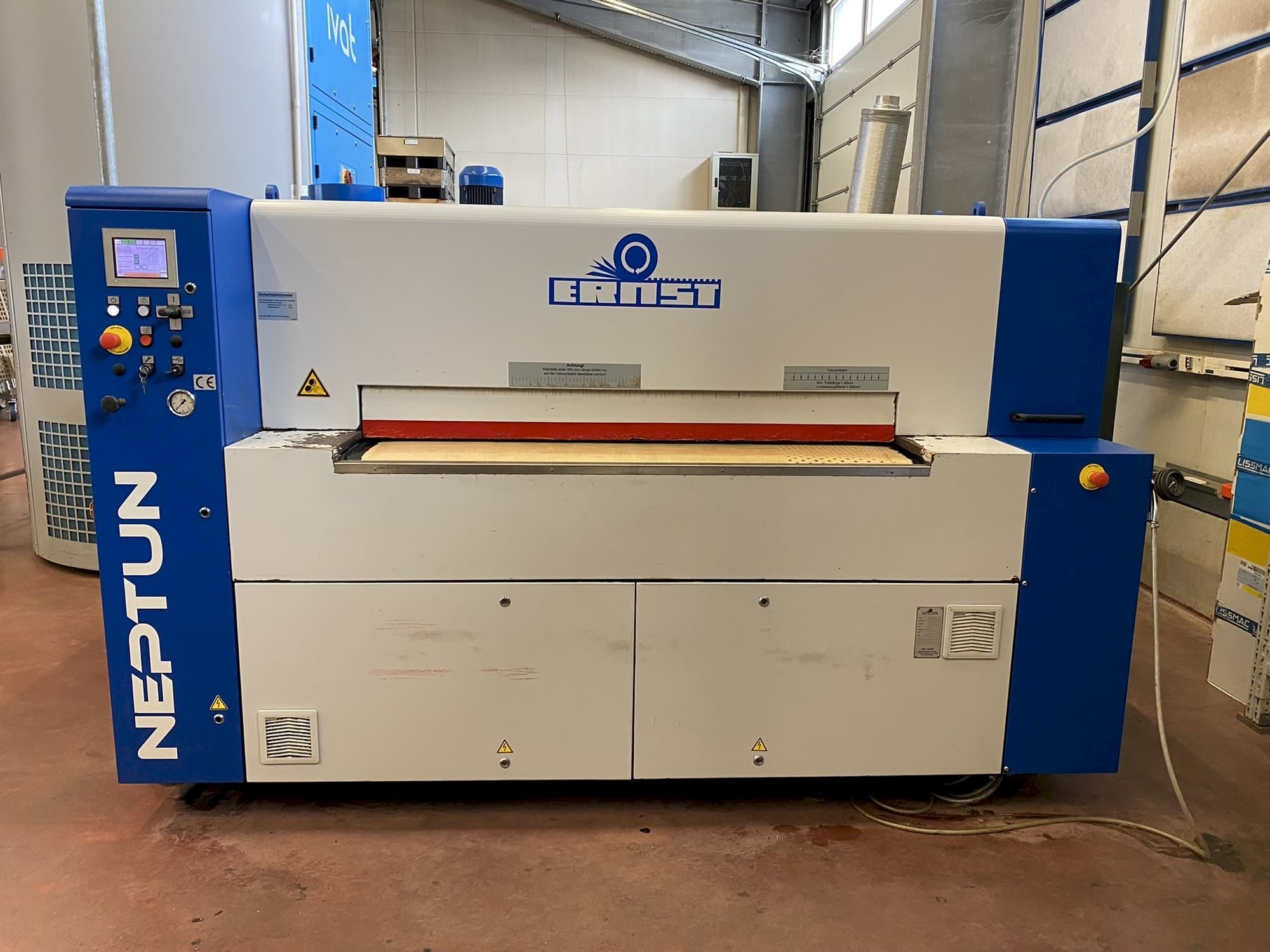 Vista frontale della macchina ERNST NEPTUN EB