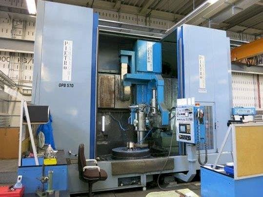 Vista frontale della macchina PIETRO CARNAGHI  ATF 8 SH