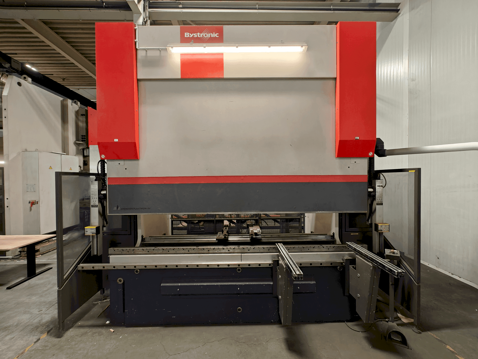 Vista frontale della macchina Bystronic Xpert100x3100