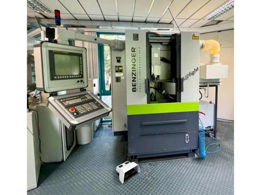 Vista frontale della macchina Benzinger 5@light