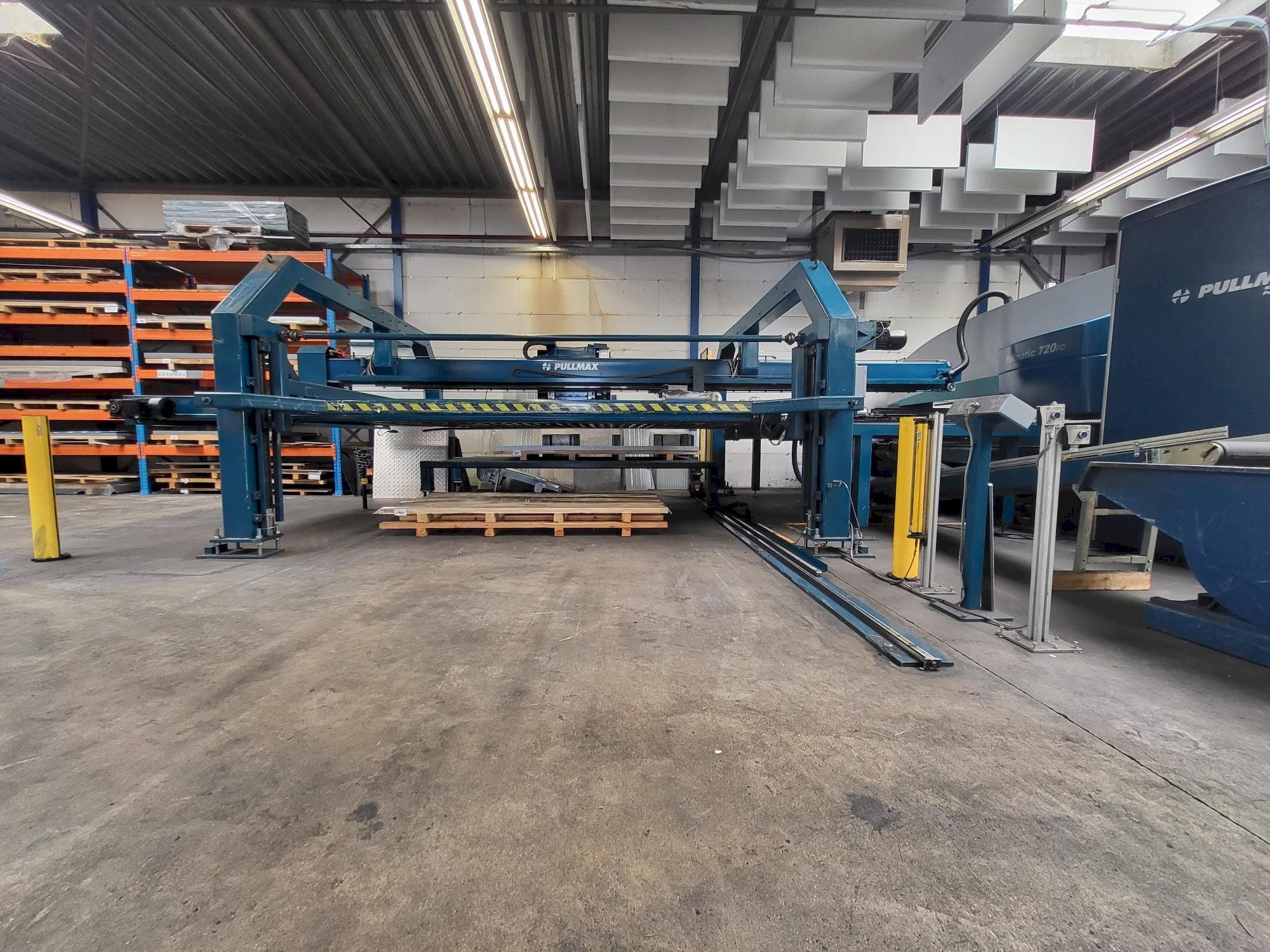 Vista frontale della macchina Pullmax 720