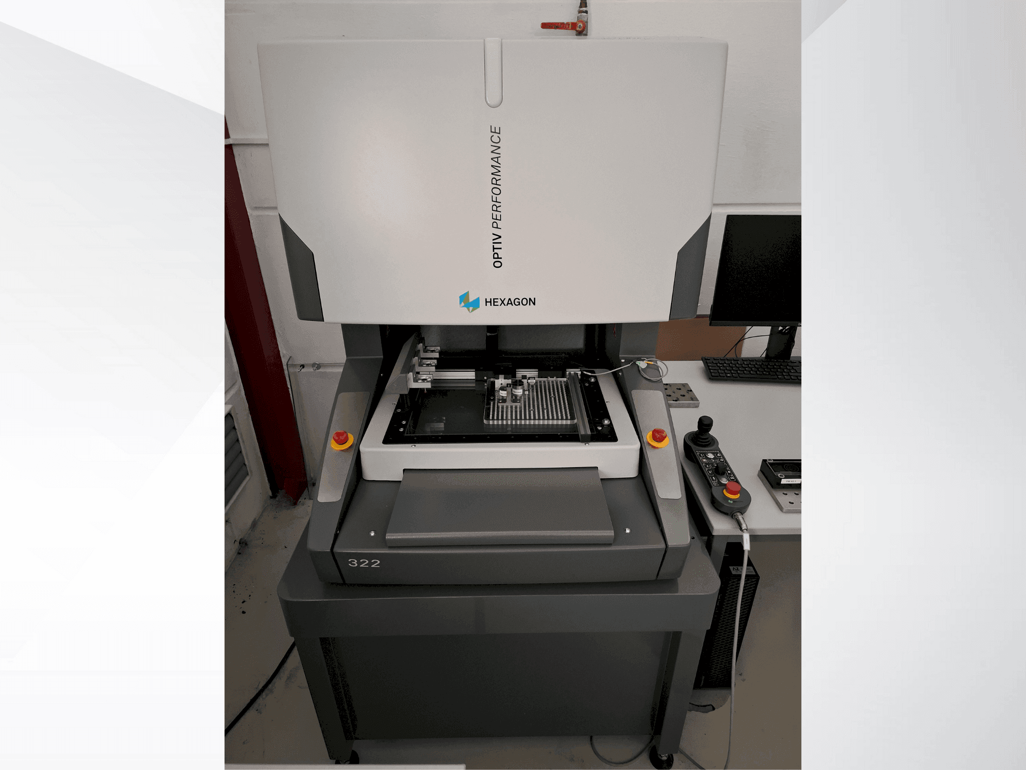 Vista frontale della macchina Hexagon Optiv Performance 322