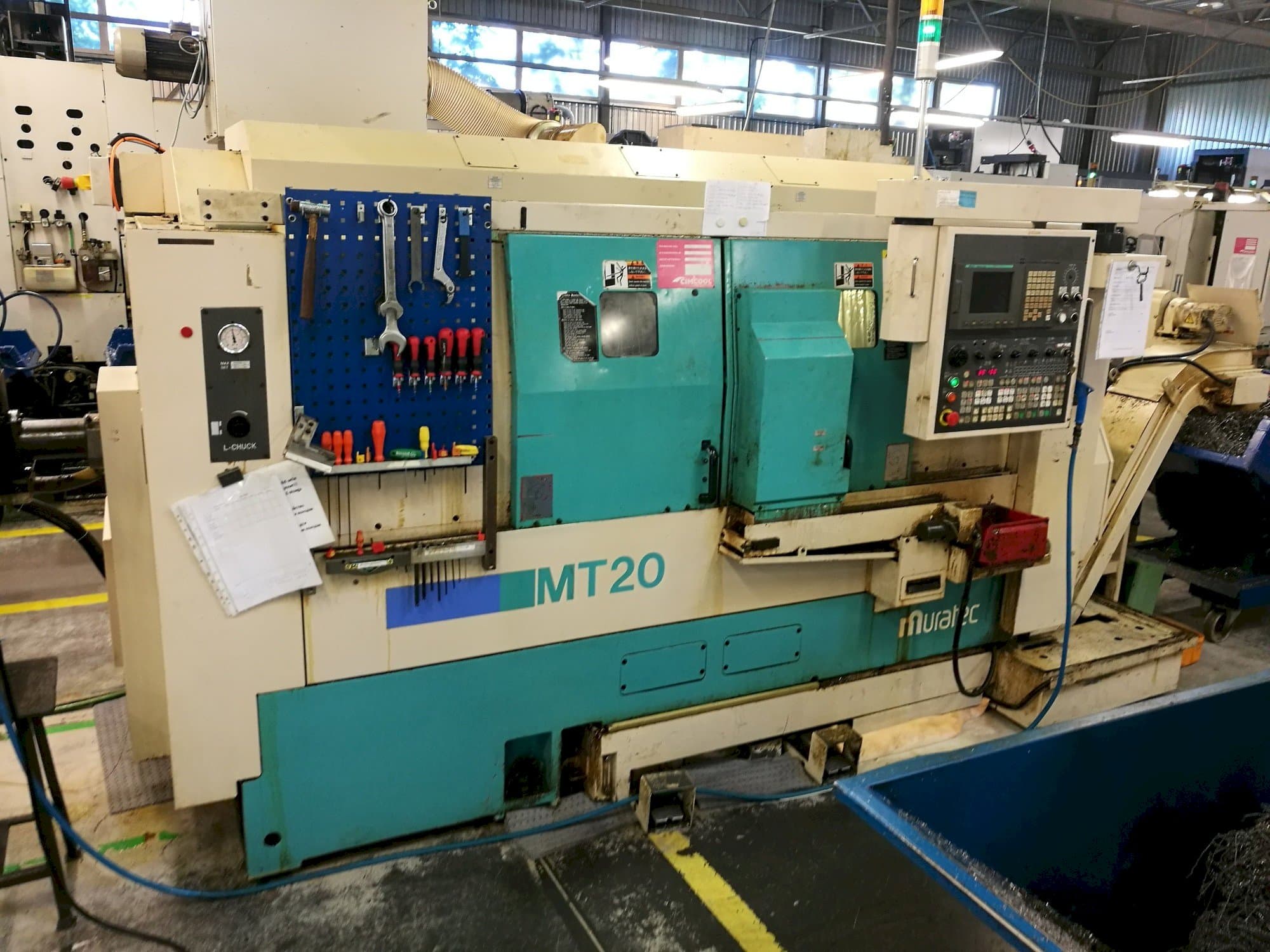 Vista frontale della macchina Muratec MT20