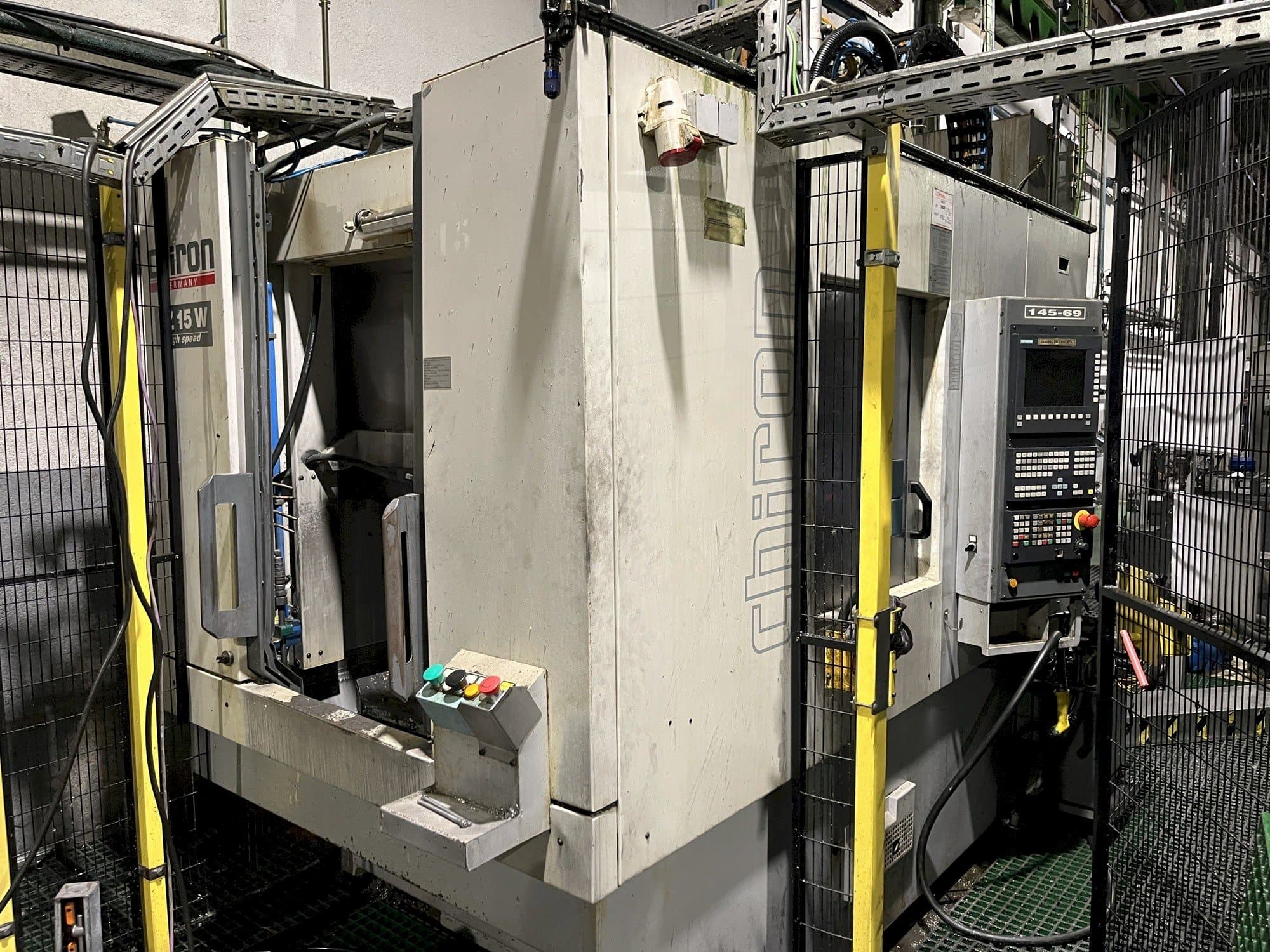 Vista frontale della macchina CHIRON FZ15W