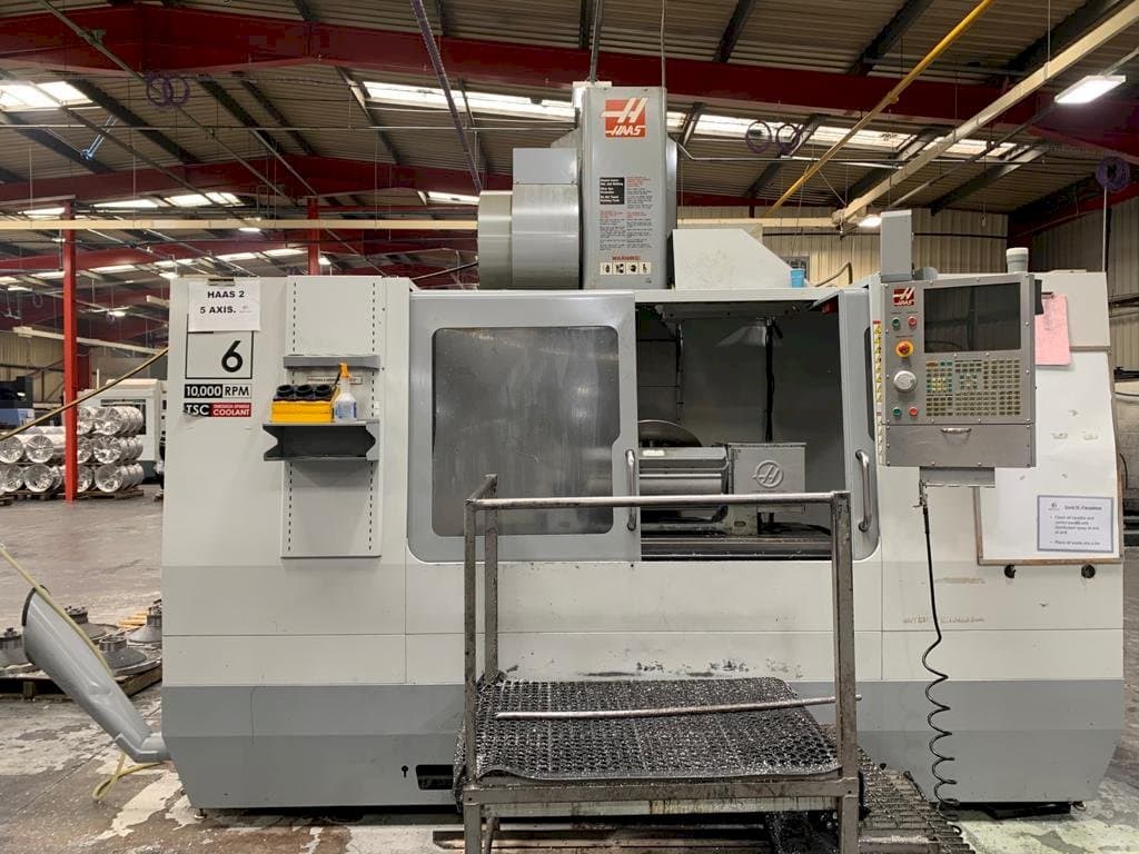 Vista frontale della macchina HAAS VF-6/40