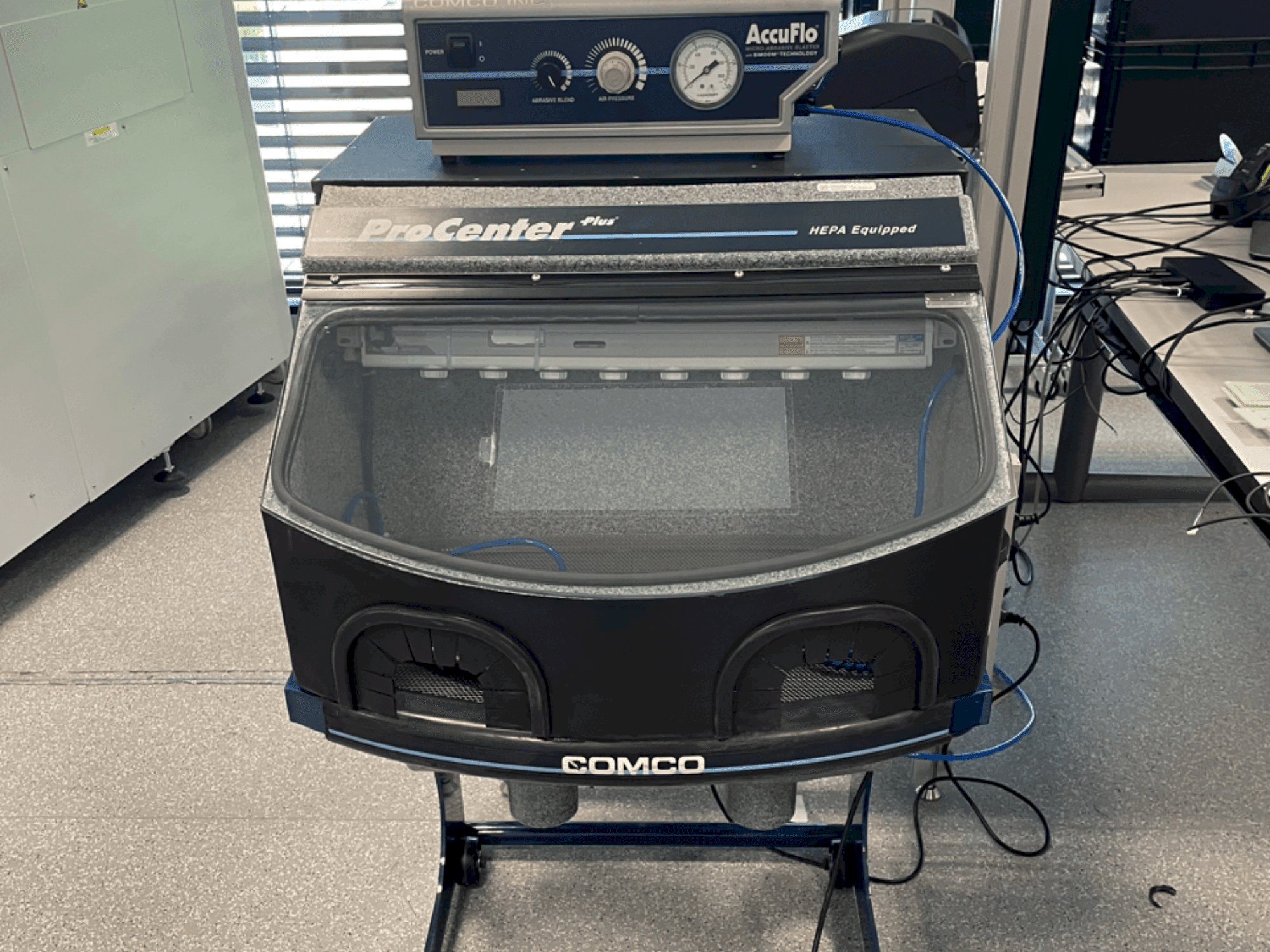 Vista frontale della macchina COMCO CTR201-2