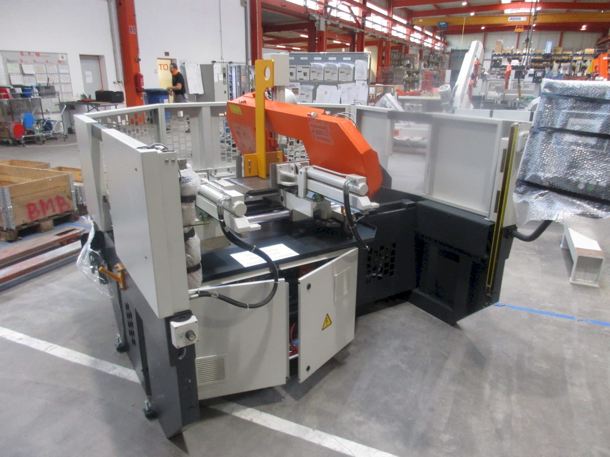 Vista frontale della macchina KASTO micut A 2.6