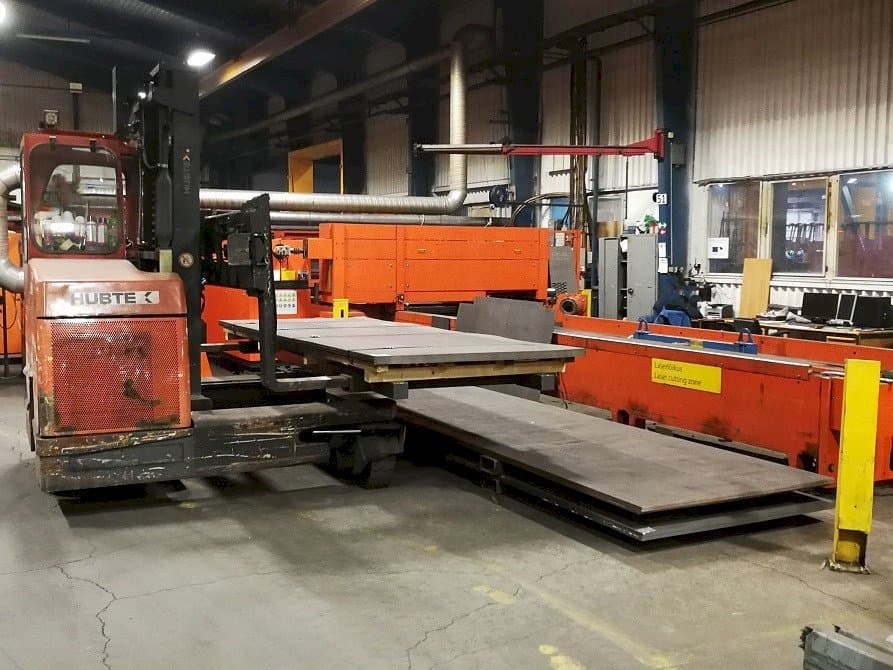 Vista frontale della macchina Bystronic ByStar 3015