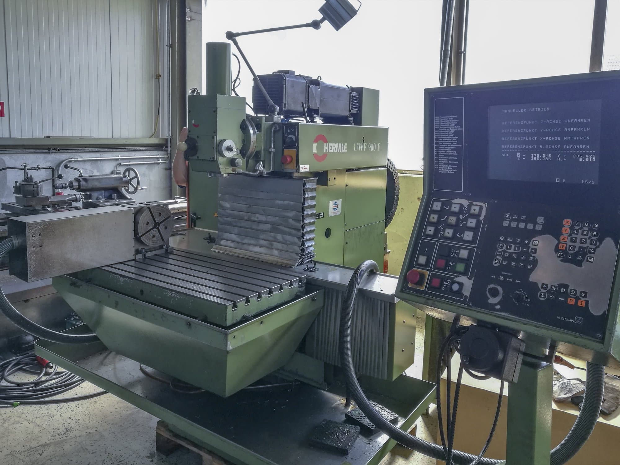 Vista lato destro 1 della macchina HERMLE UWF 900 E