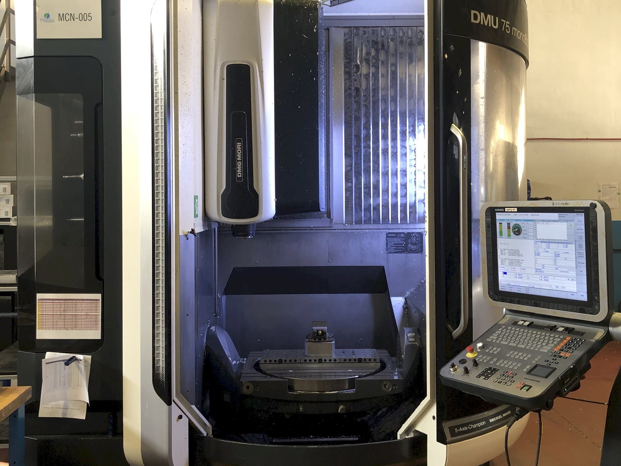 Vista frontale della macchina DMG MORI DMU 75 Monoblock