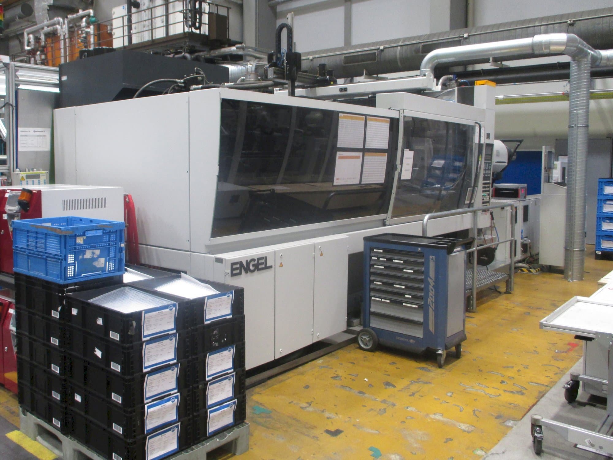 Vista frontale della macchina ENGEL ES 3550/600 HL