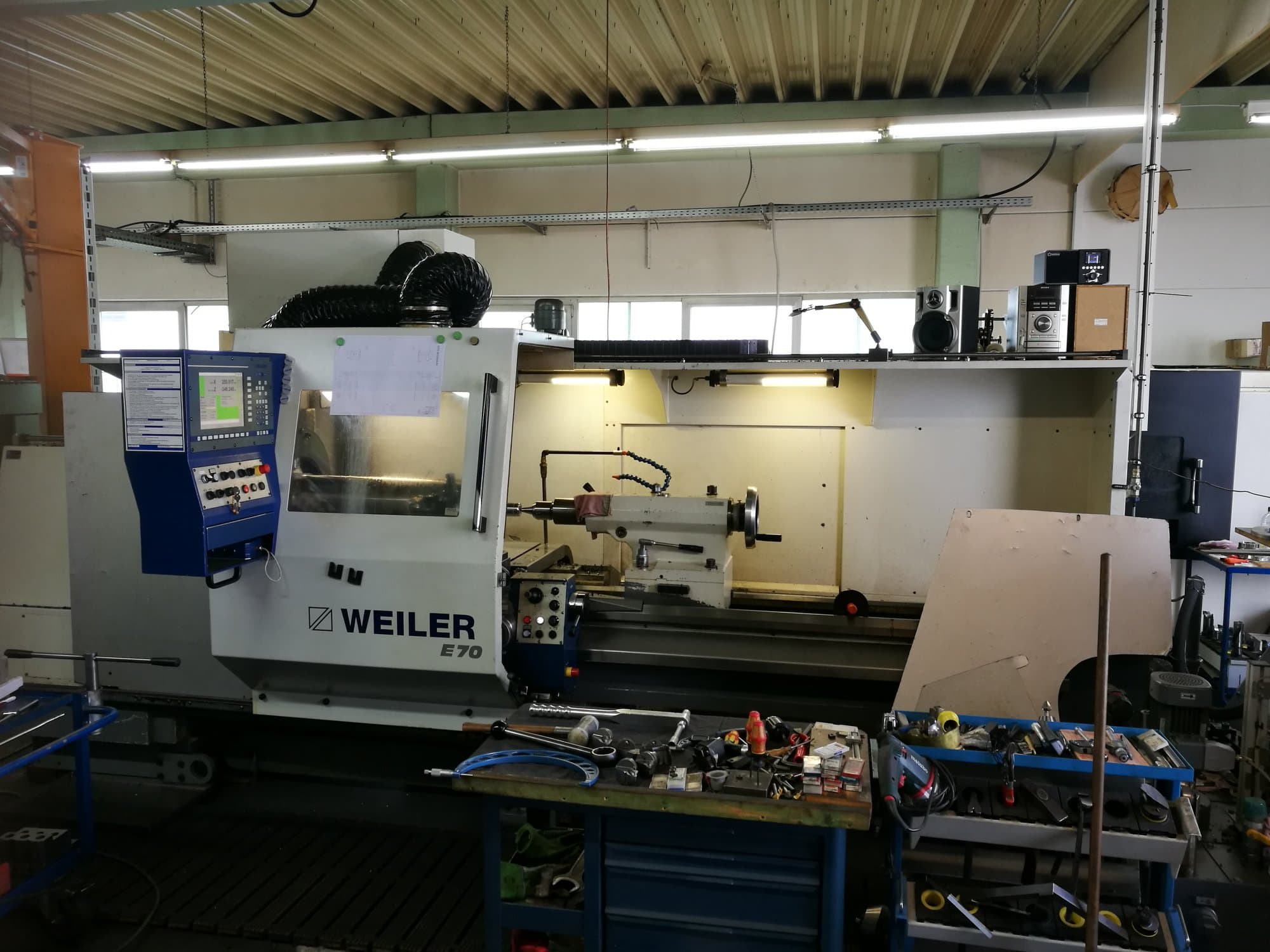 Vista frontale della macchina Weiler E70/3000