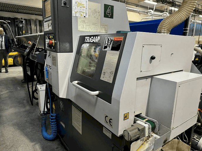 Vista frontale della macchina TSUGAMI B0205E-II