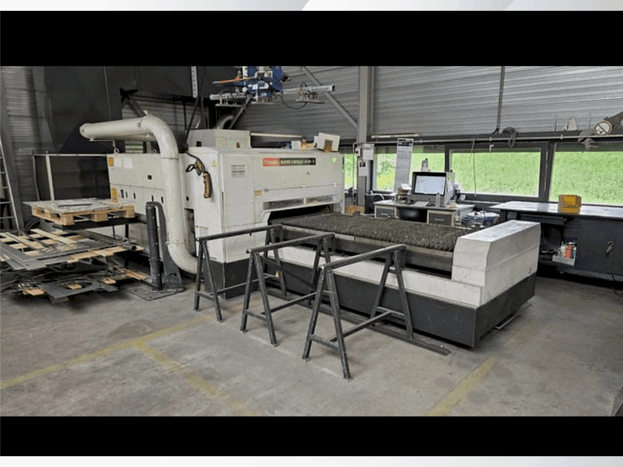 Vista frontale della macchina Mazak Super Turbo-X 48 MK II