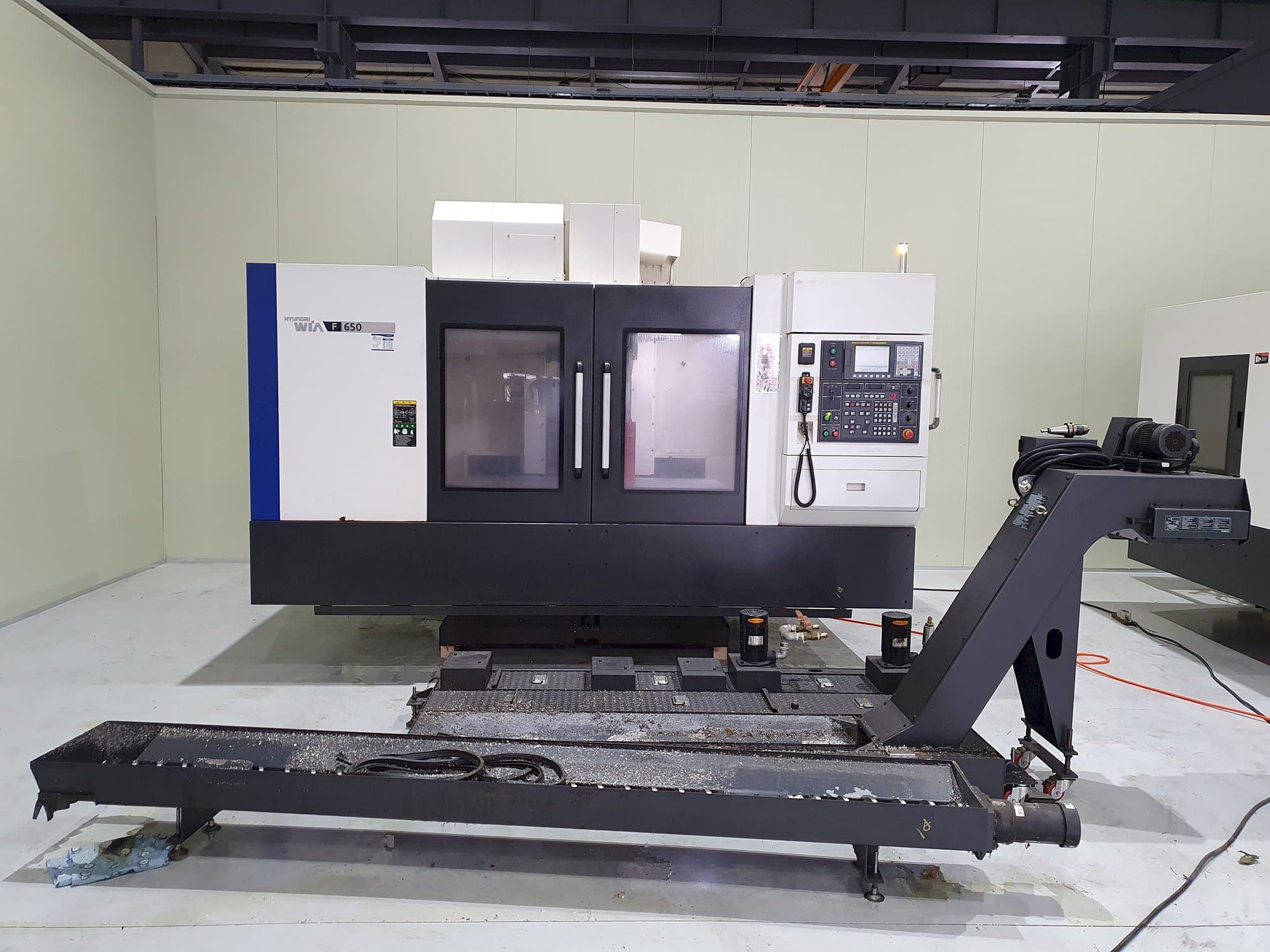 Vista frontale della macchina Hyundai Wia F650