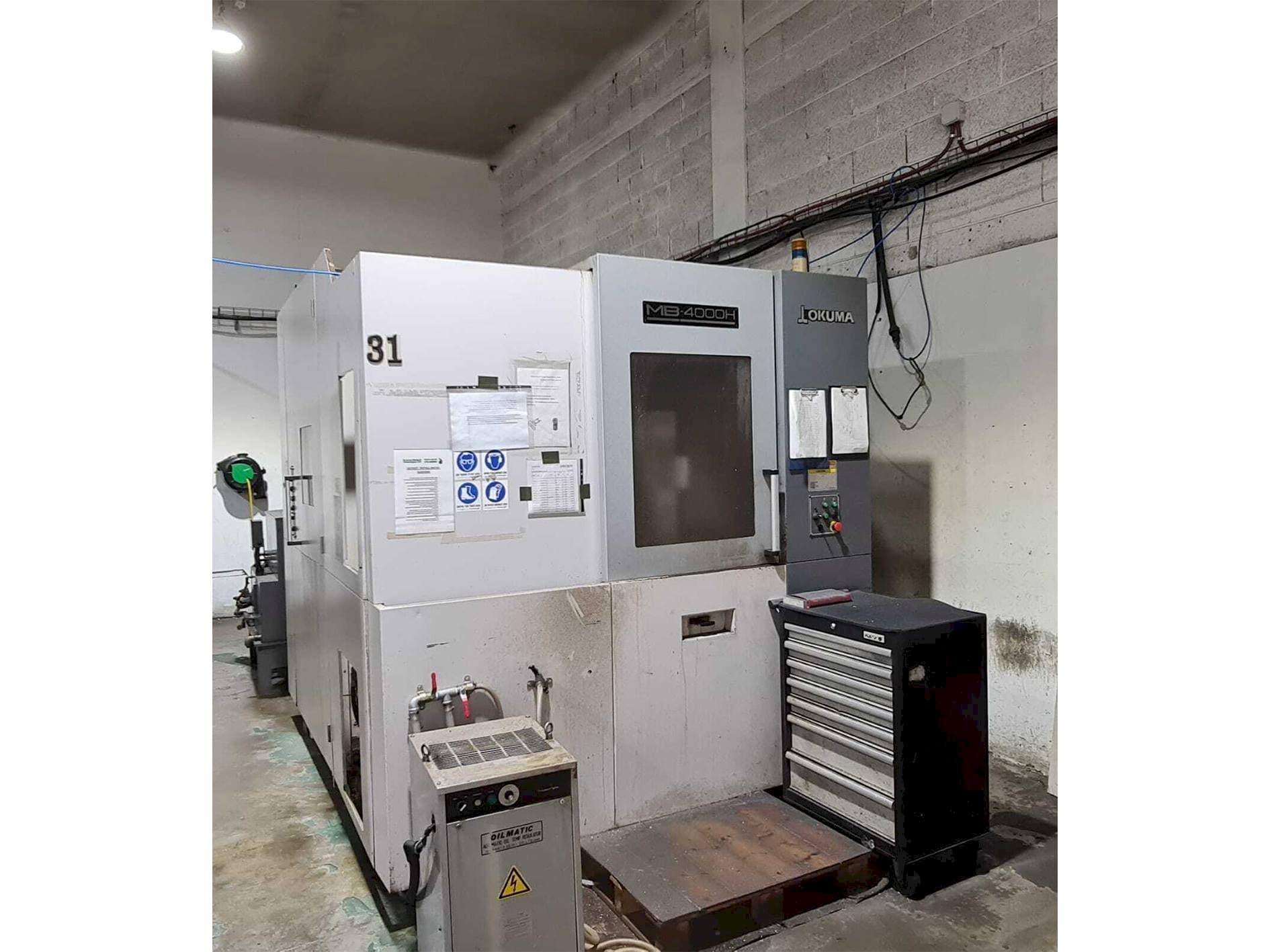 Vista frontale della macchina Okuma MB-4000H