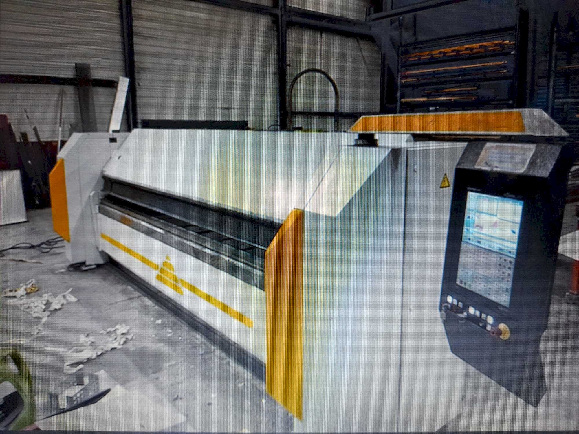 Vista frontale della macchina RAS 73.40 flexibend