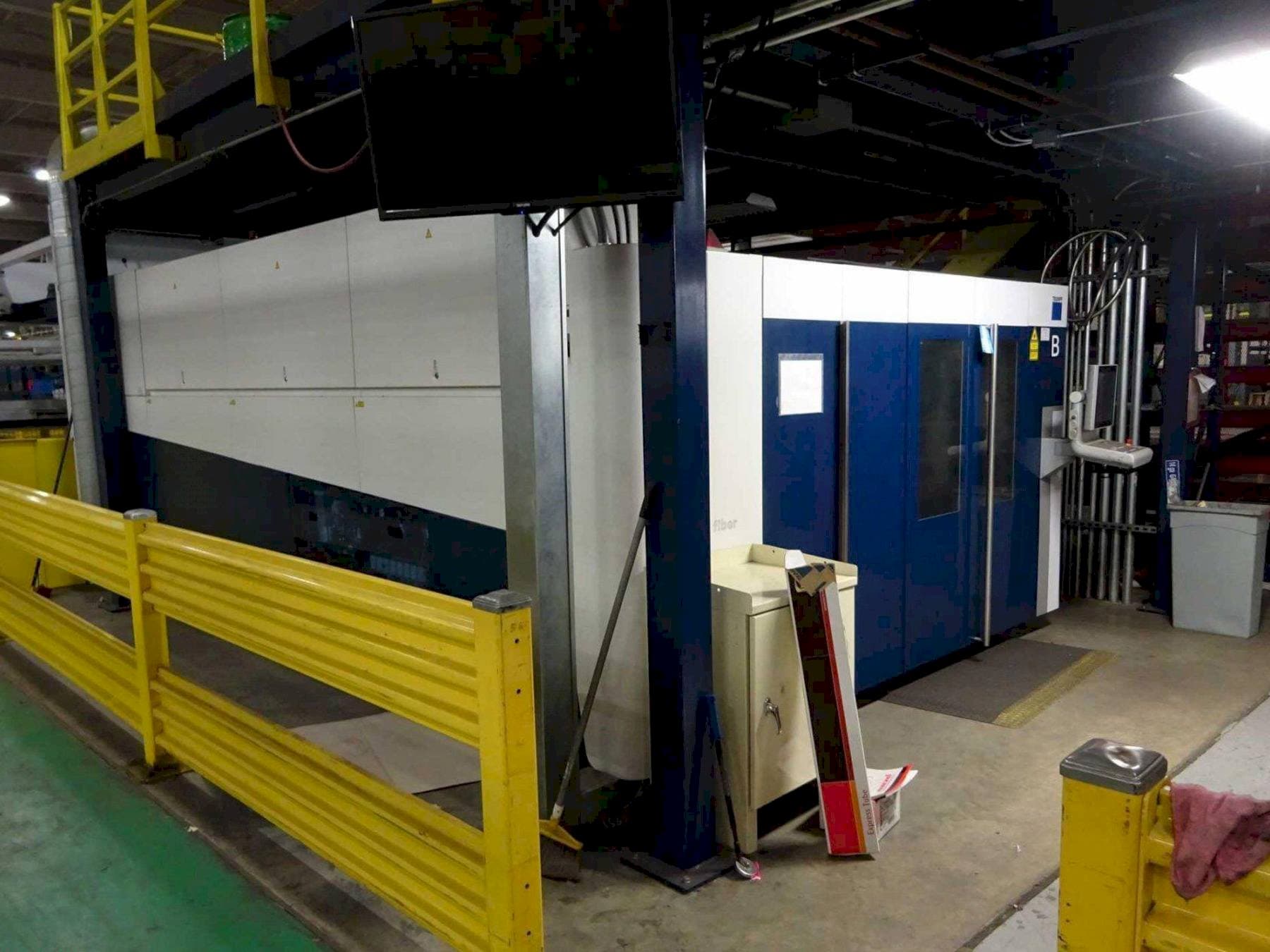 Vista frontale della macchina Trumpf TruLaser 5040 Fiber