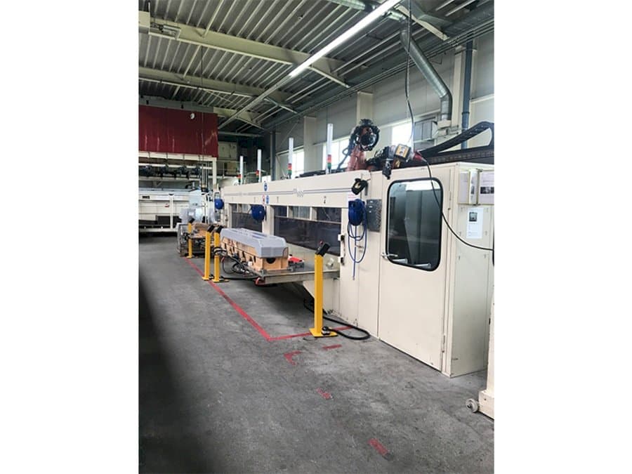 Vista laterale destra della macchina MAKA MROB 60 Jet