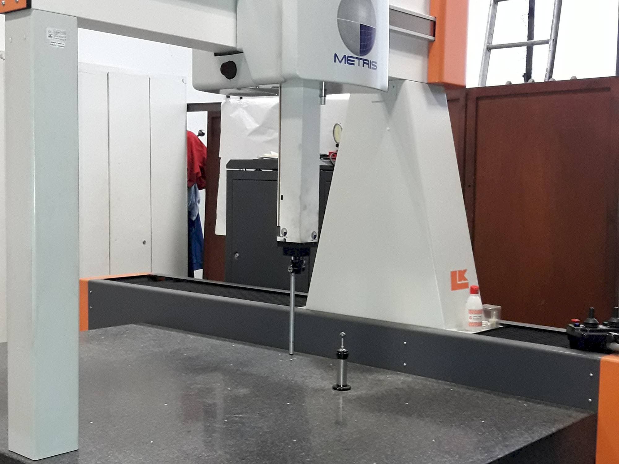 Vista frontale della macchina Metris									 MMC LKV Evolution