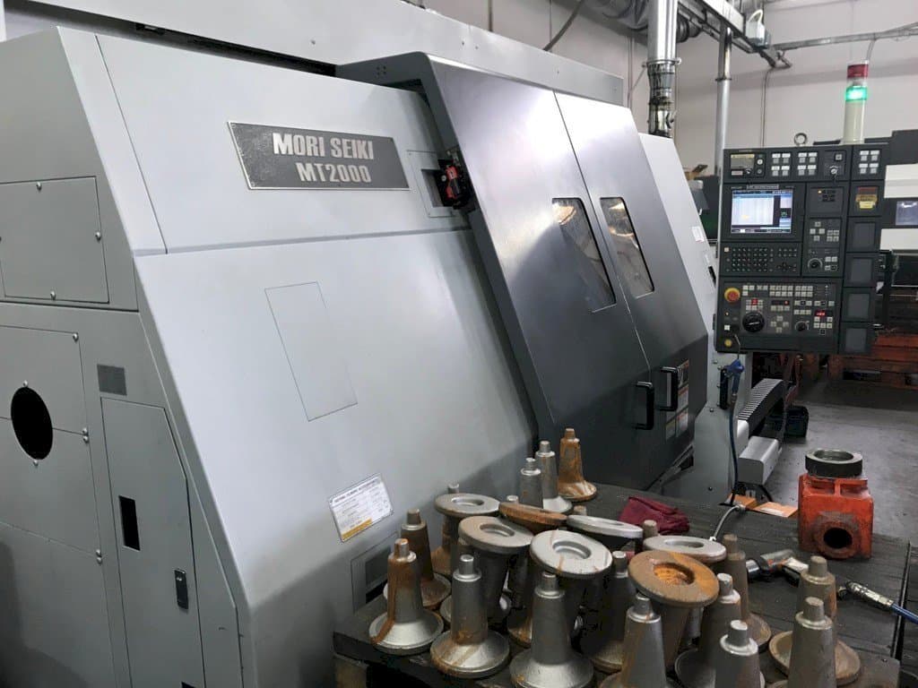 Vista frontale della macchina MORI SEIKI MT 2002 SZ