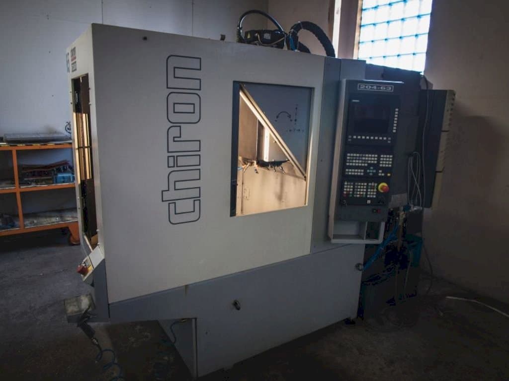 Vista frontale della macchina CHIRON FZ 08 W