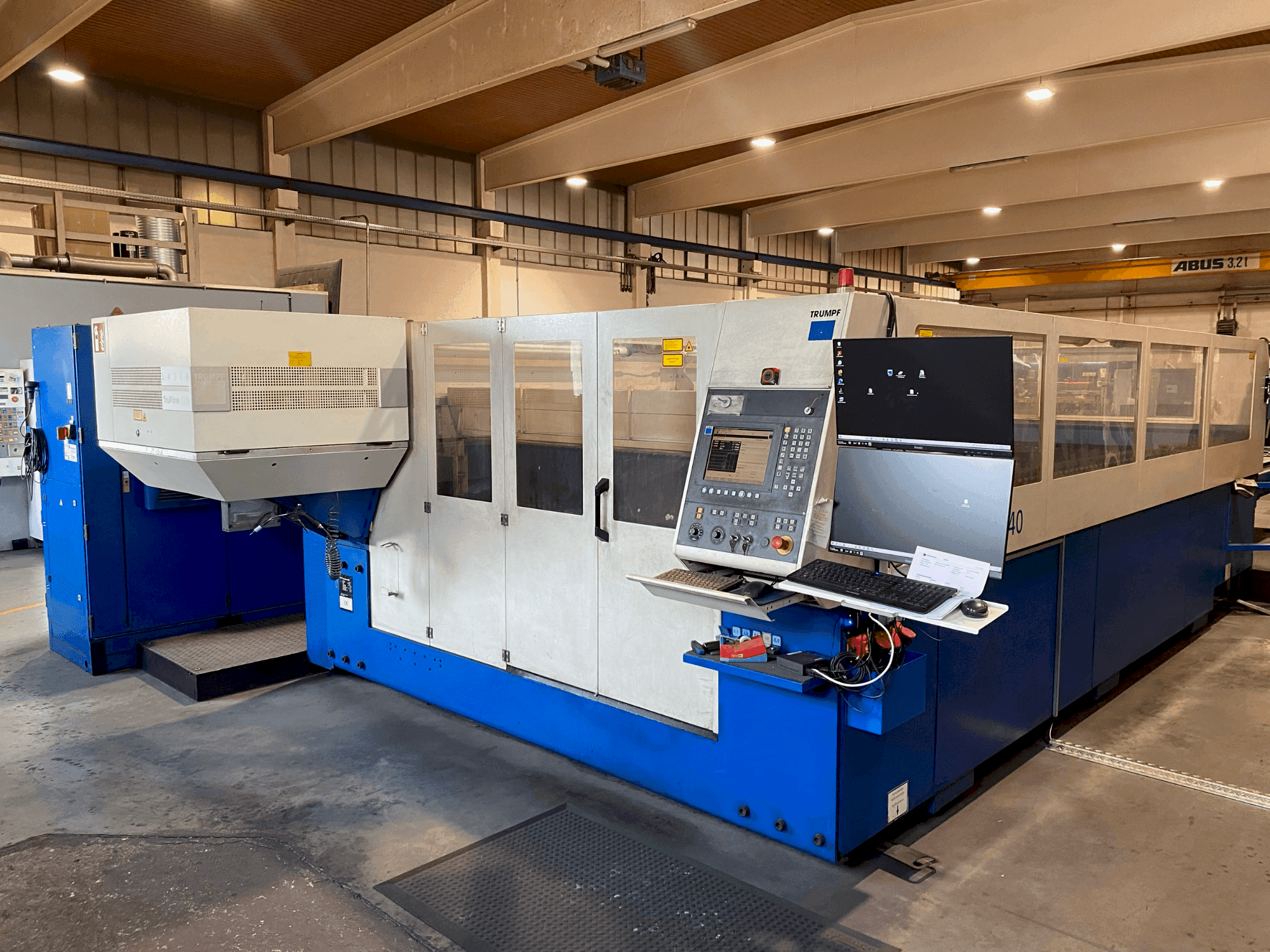 Vista frontale della macchina TRUMPF TruLaser 3040