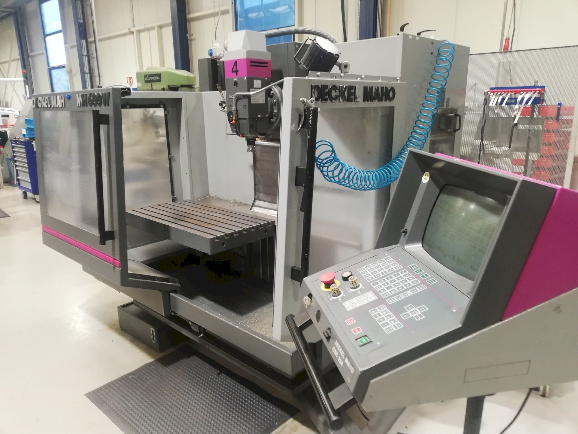 Vista frontale della macchina DECKEL MAHO MH 600W