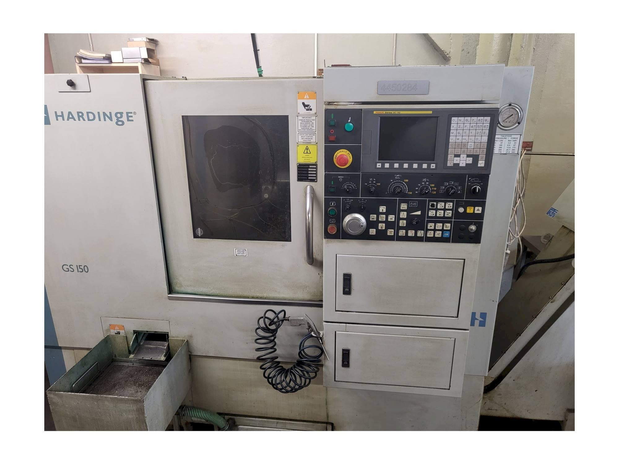 Vista frontale della macchina HARDINGE GS-150
