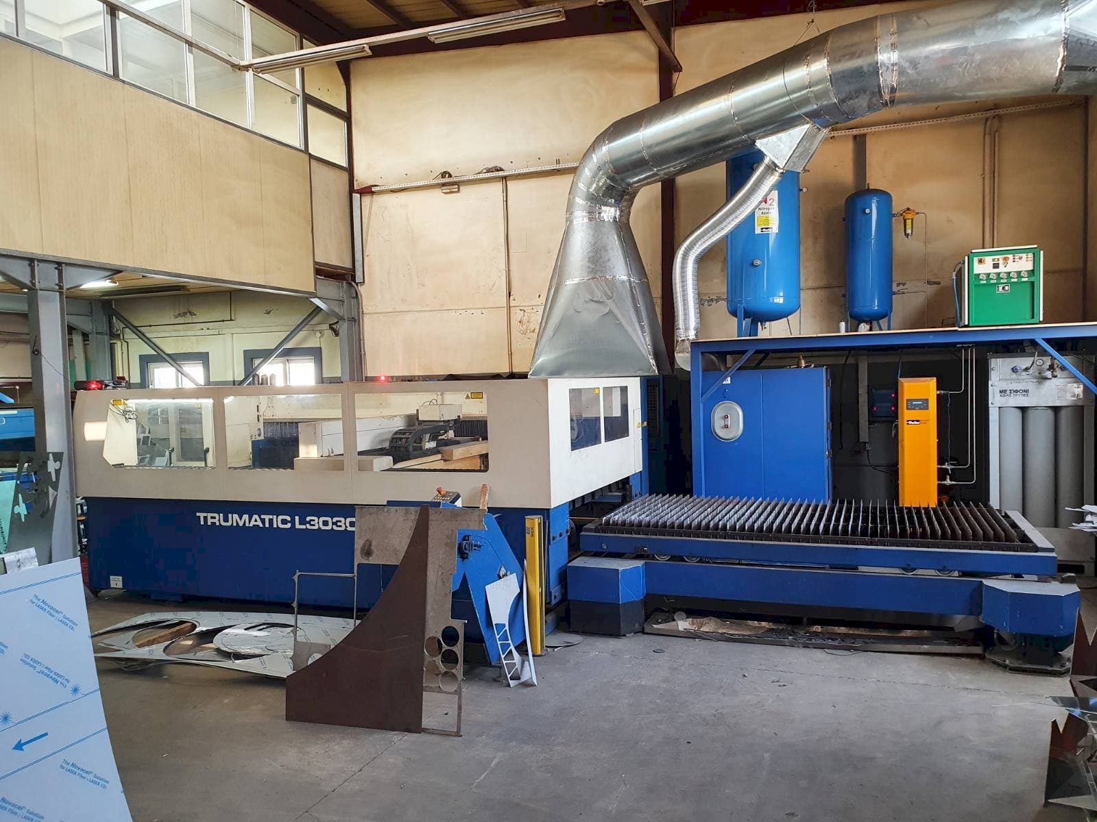 Vista frontale della macchina Trumpf Trumatic L3030